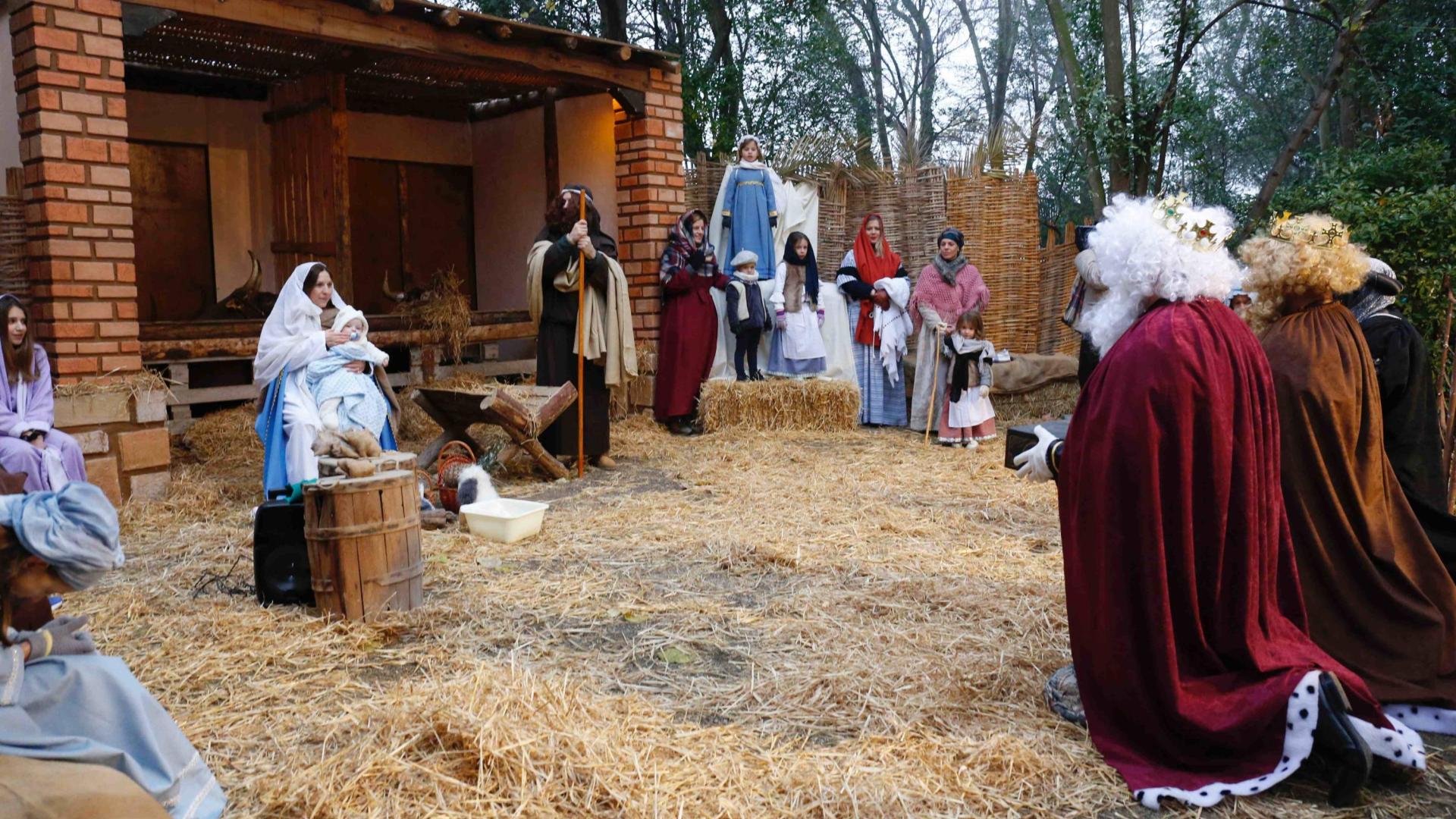 Adoración de los Reyes al Niño Jesús en el último Belén Viviente de Cortes celebrado de 2019