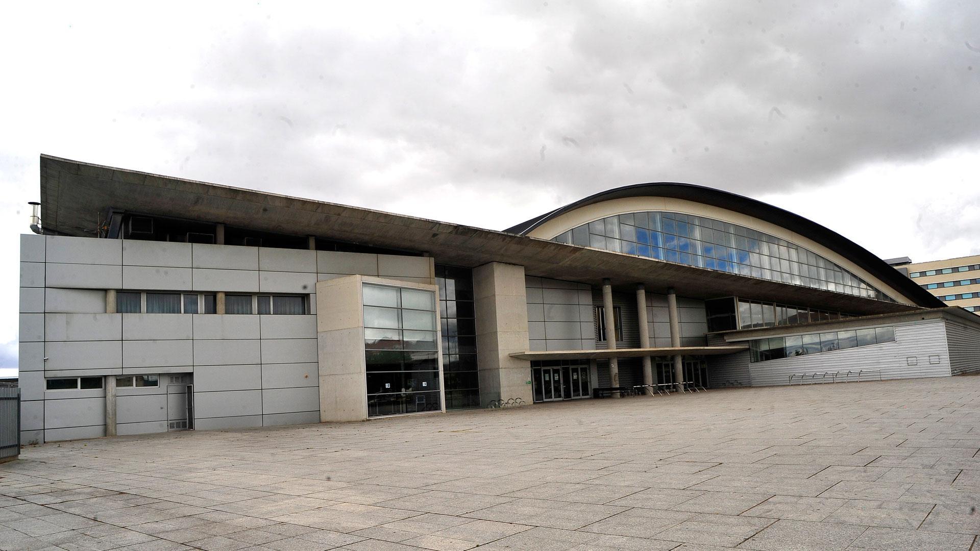 Vista del exterior de la ciudad deportiva de Tafalla