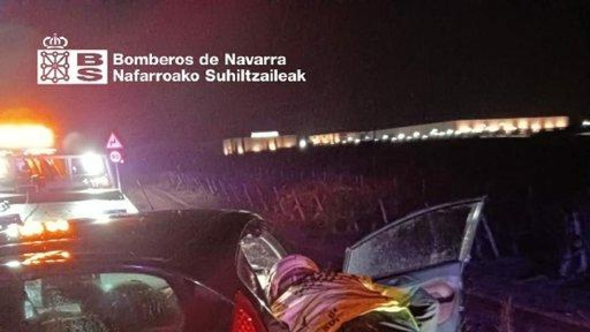 Uno de los vehículos accidentados en NA-134