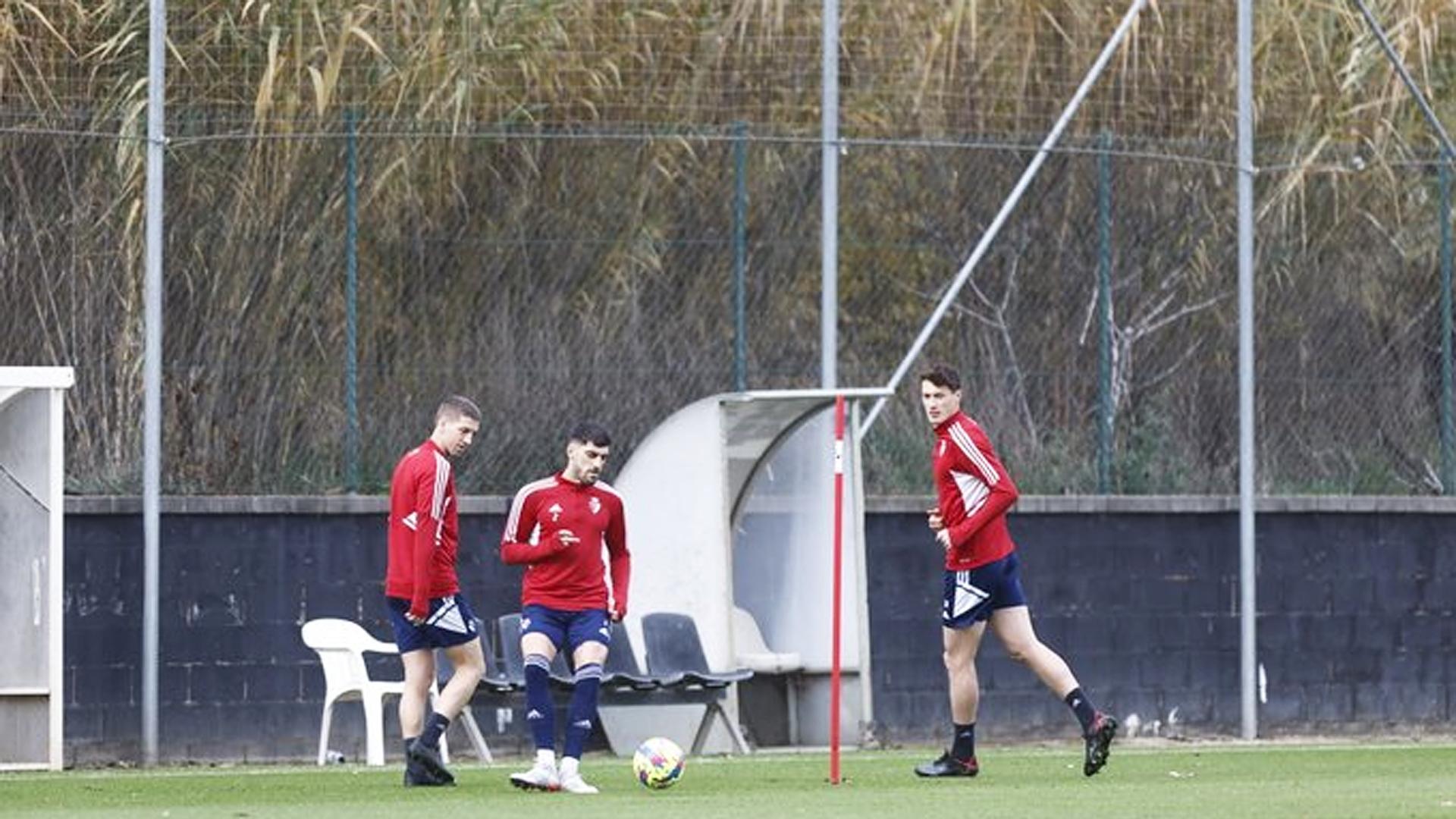 Darko Brasanac, Nacho Vidal y Jorge Herrando durante el entrenamiento en Riudarenses este lunes.