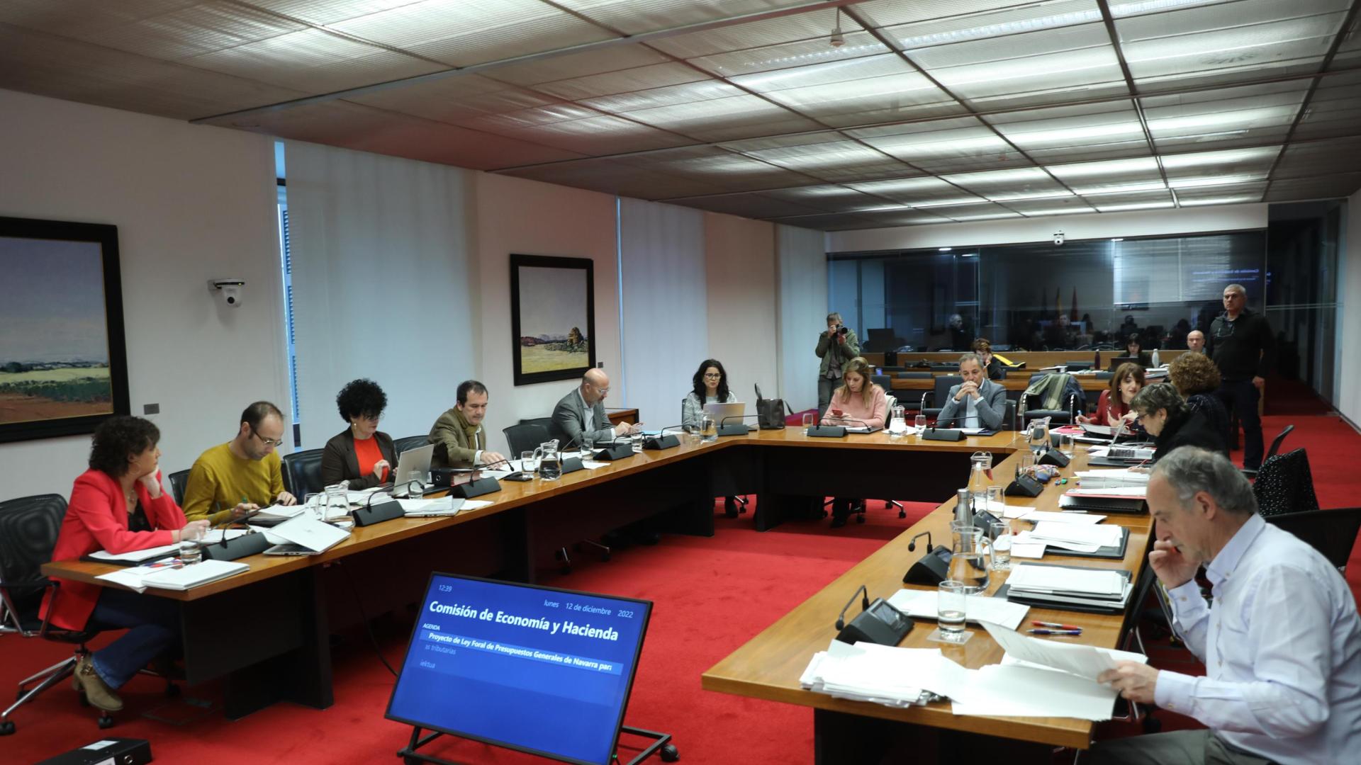 Portavoces de los grupos parlamentarios, ayer, en la Comisión de Economía y Hacienda.