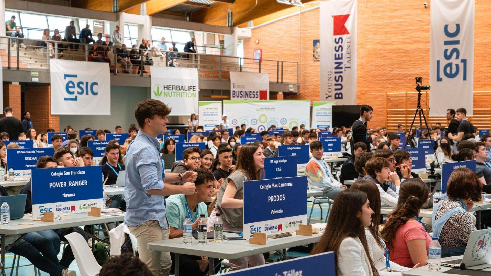 Imagen de varios participantes de una edición anterior del Young Business Talents