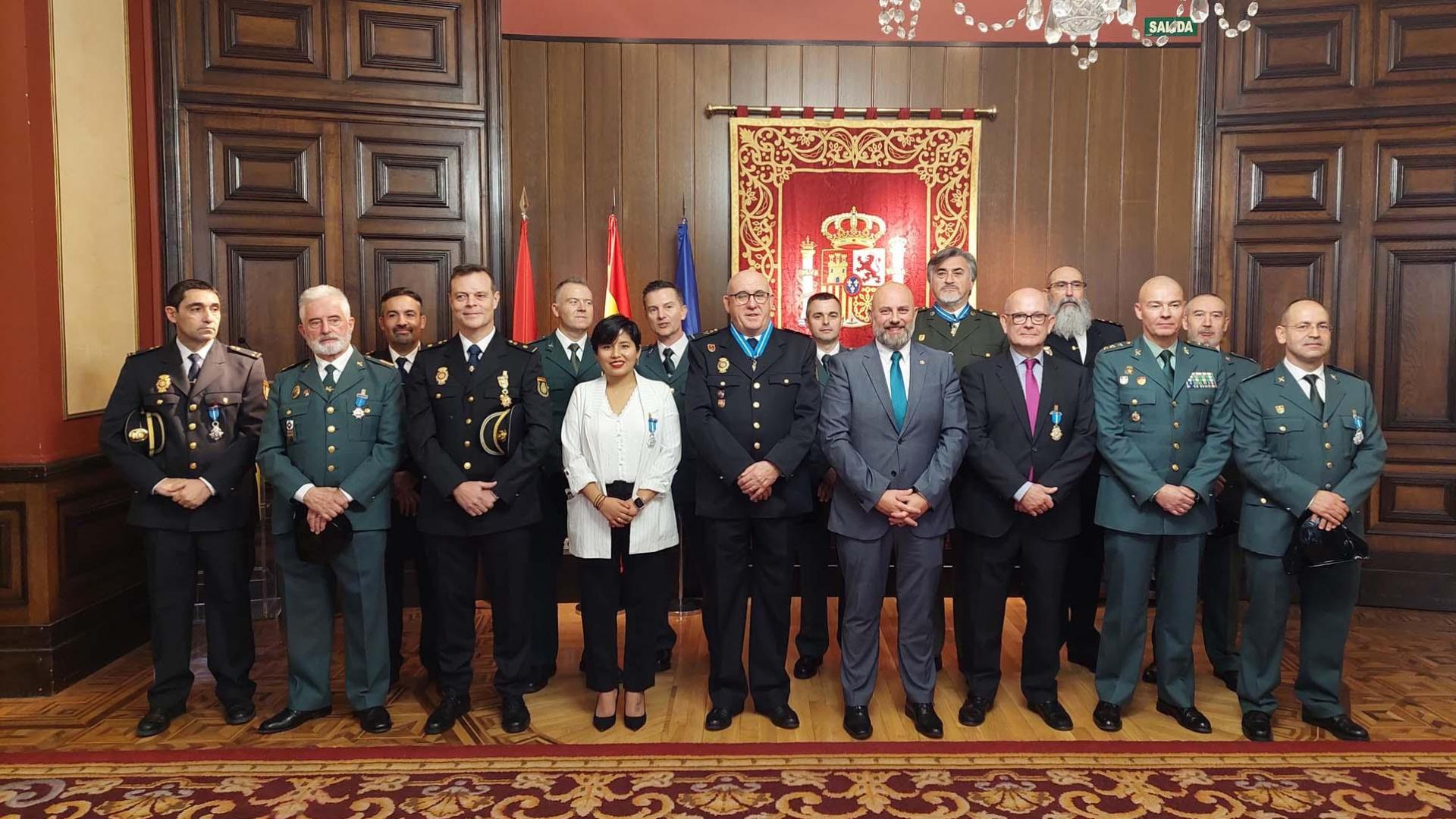 Reconocidos con la medalla al Mérito Civil