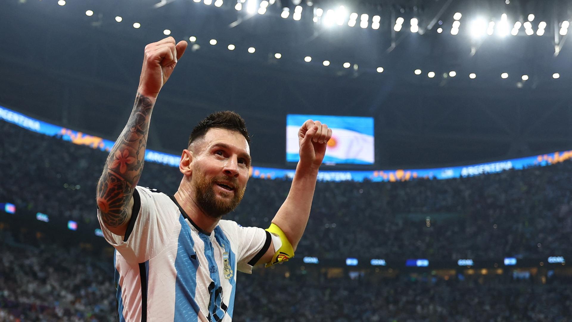 Leo Messi celebra un tanto anotado con Argentina en la semifinal del Mundial de Catar contra Croacia.