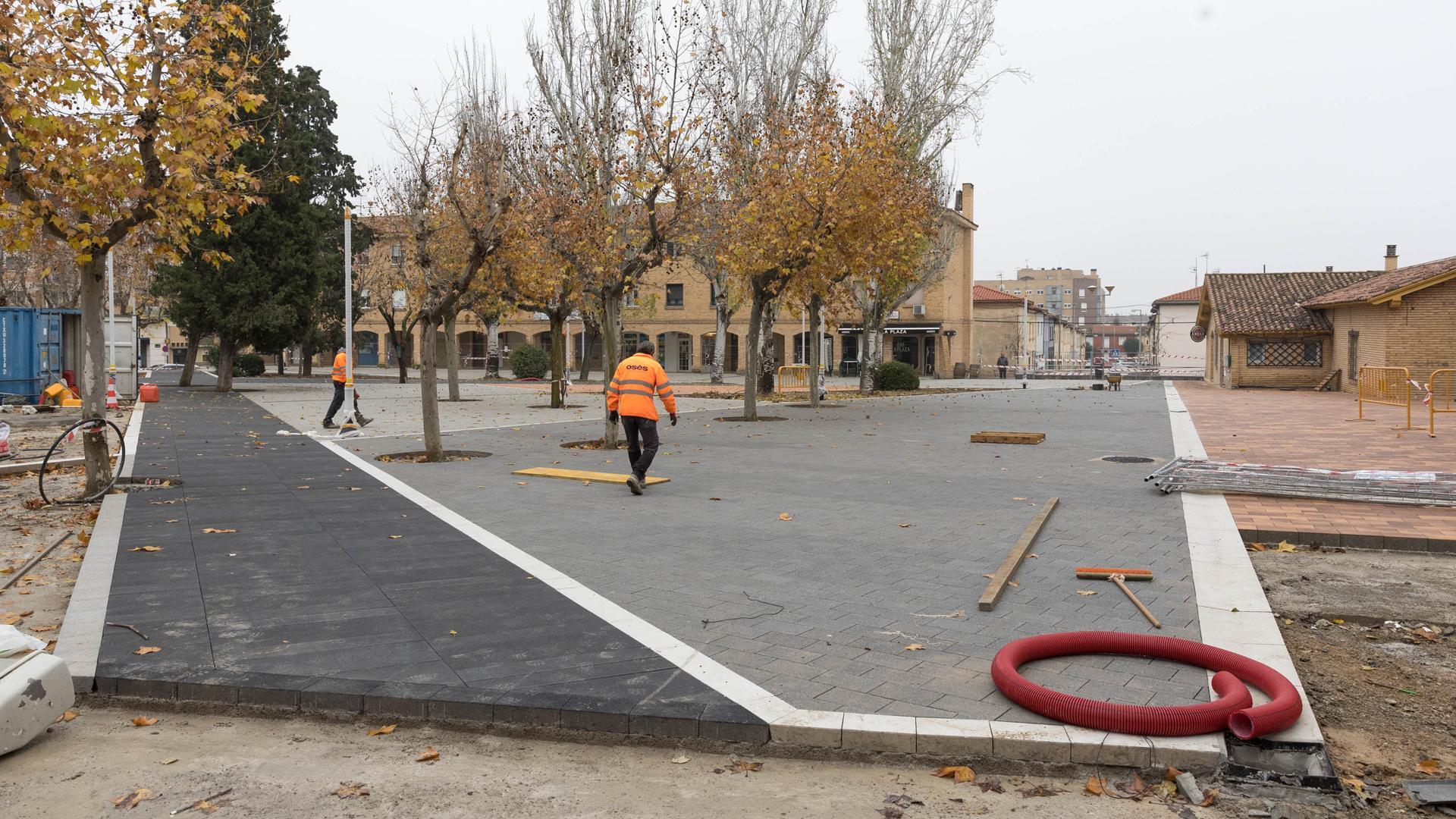 Aspecto que presenta actualmente la plaza Padre Lasa, con buena parte del pavimento colocado.