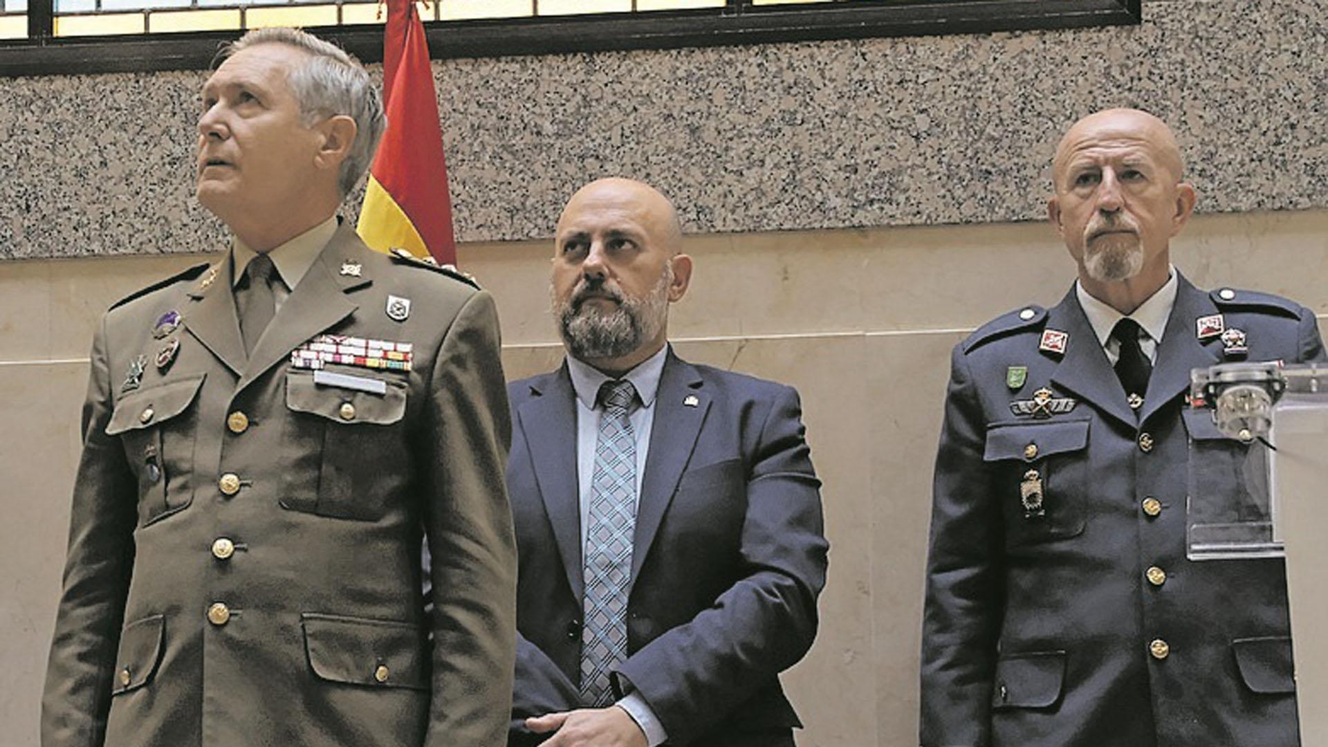 El coronel García Lidón, José Luis Arasti y el coronel Briones