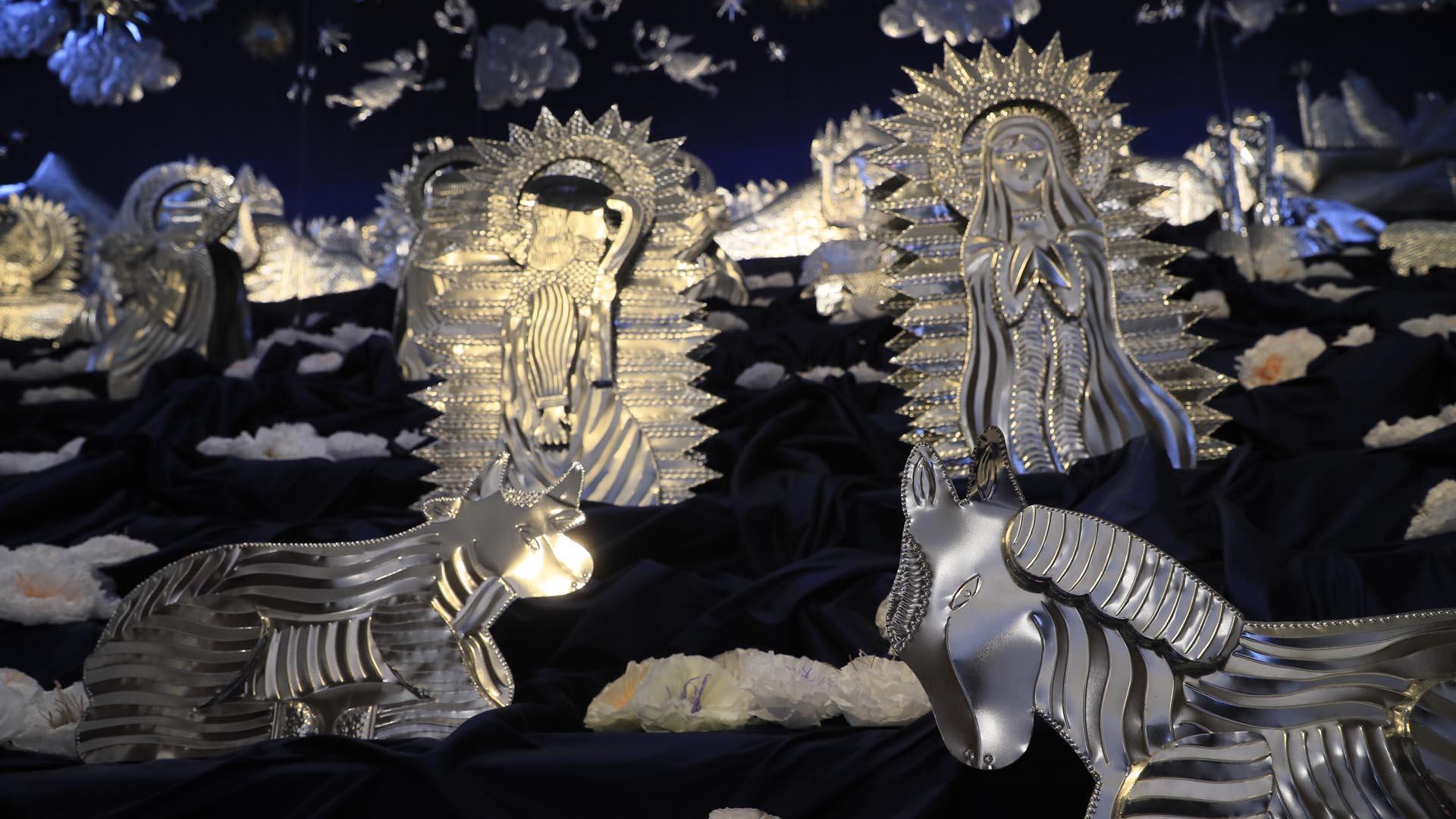 El nacimiento de hojalata repujada de la Casa de México en España
