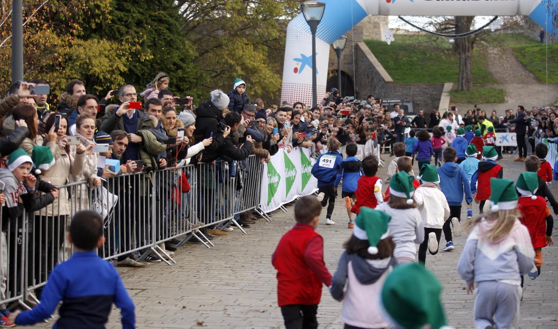 Participantes en la XI Carrera Infantil de la Navidad de Asvona