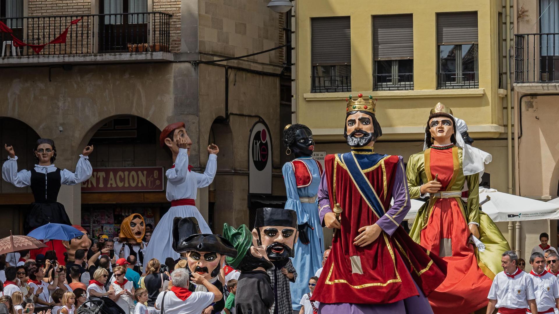 *A: MONTXO A.G.
*F: 2022-08-11
*L: ESTELLA-LIZARRA
*T: FIESTAS DESPEDIDA DE LA COMPARSA DE GIGANTES Y CABEZUDOS
*P: