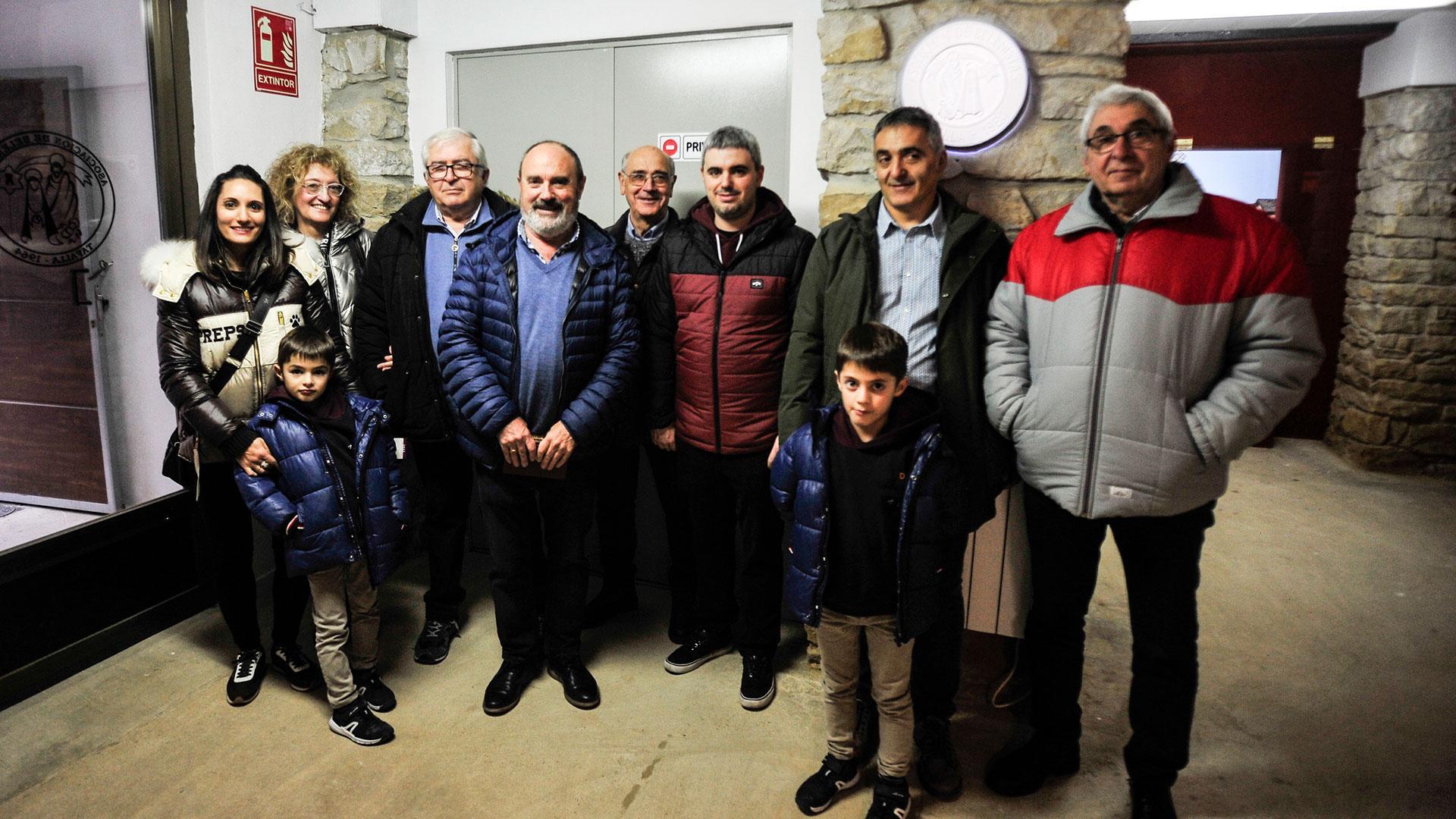 Parte de los integrantes de la Asociación de Belenistas de Tafalla en la inauguración de la muestra