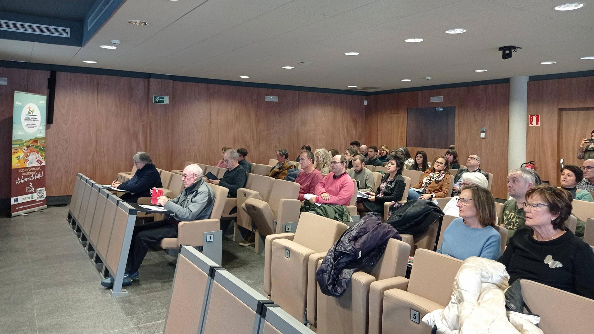 Asistentes a la jornada en la que Teder dio a conoce el borrador del plan elaborado