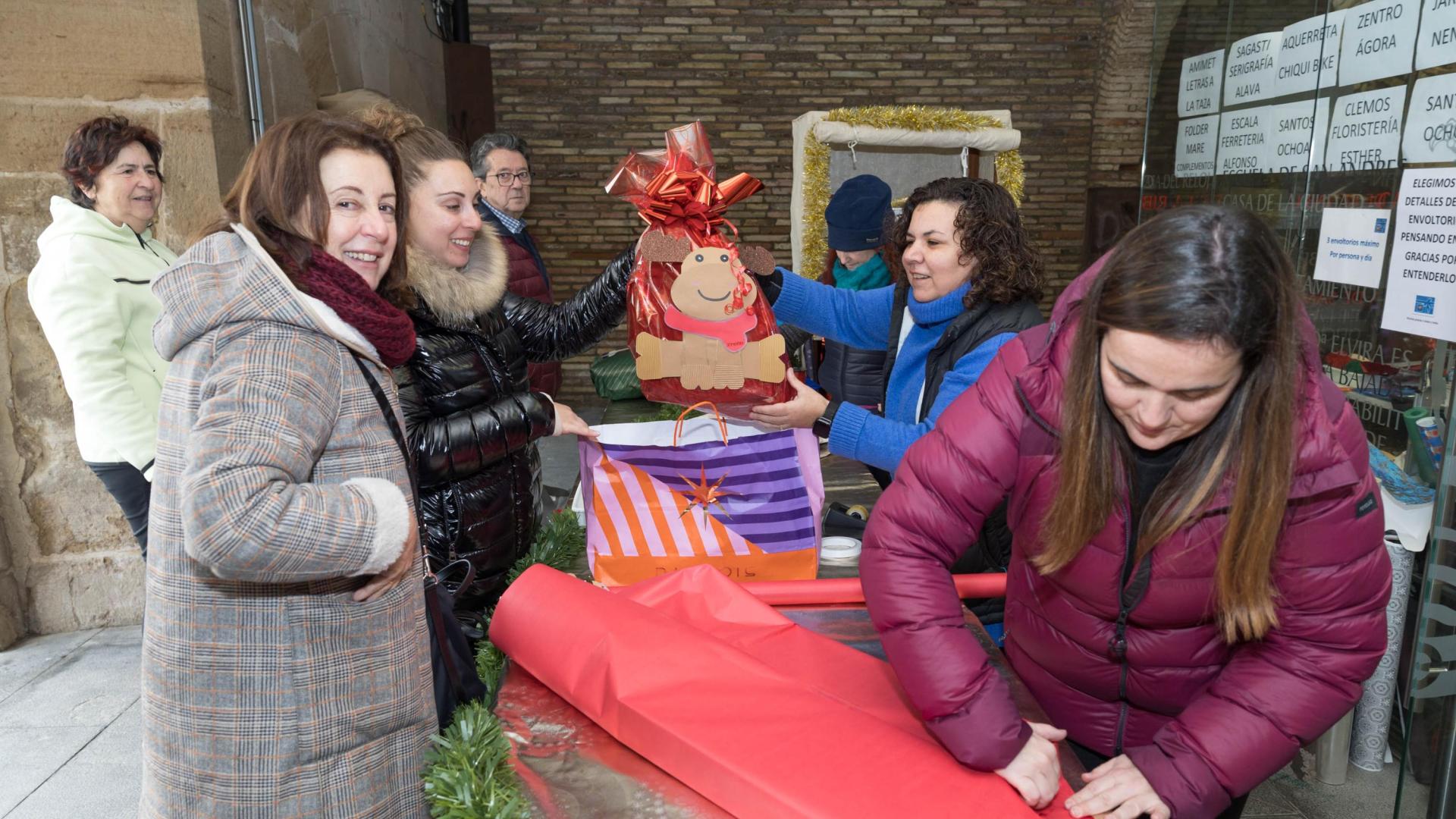 A: BLANCA ALDANONDO
F: 20/12/2022
P:  
L: TUDELA
T: PROGRAMA "ENVOLVIEND ILUSIONES" CON LOS TRABAJADORES Y USUARIOS DEL CENTRO DE REHABILITACION PSICOSOCIAL qUEILES DE TUDELA