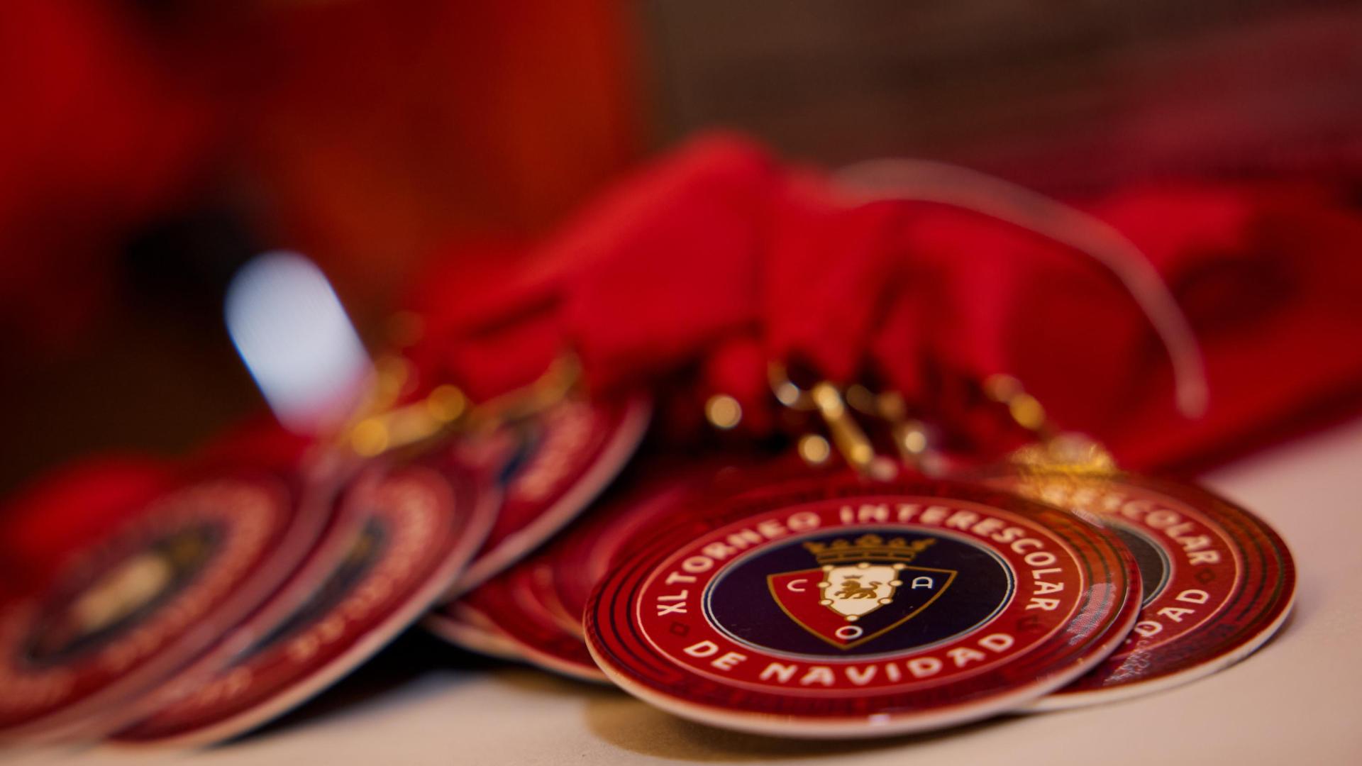Medallas que reciben los participantes del Torneo Interescolar de Navidad de la Fundación Osasuna