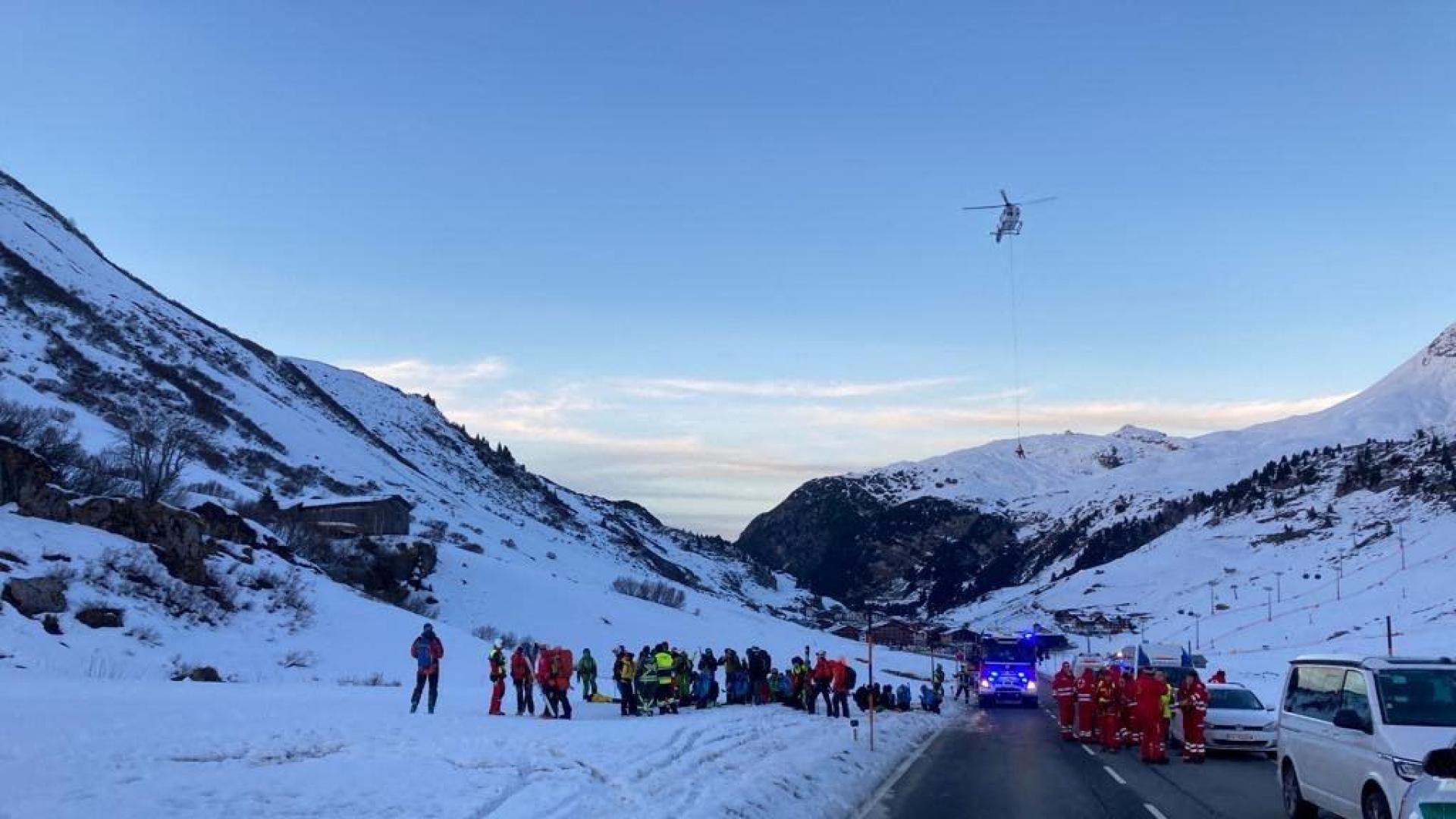 Operativo de rescate en la zona de la avalancha