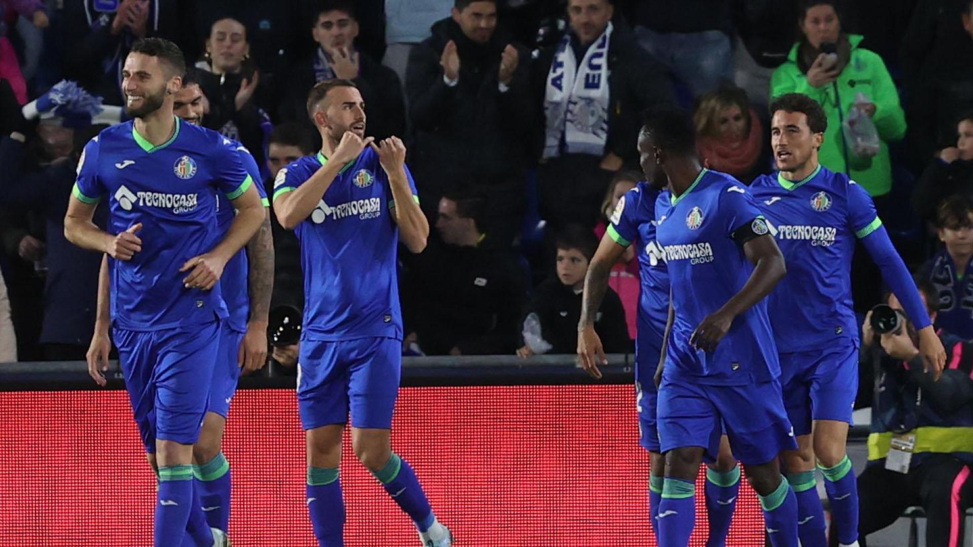 Los jugadores del Getafe celebran el primer gol de Borja Mayoral