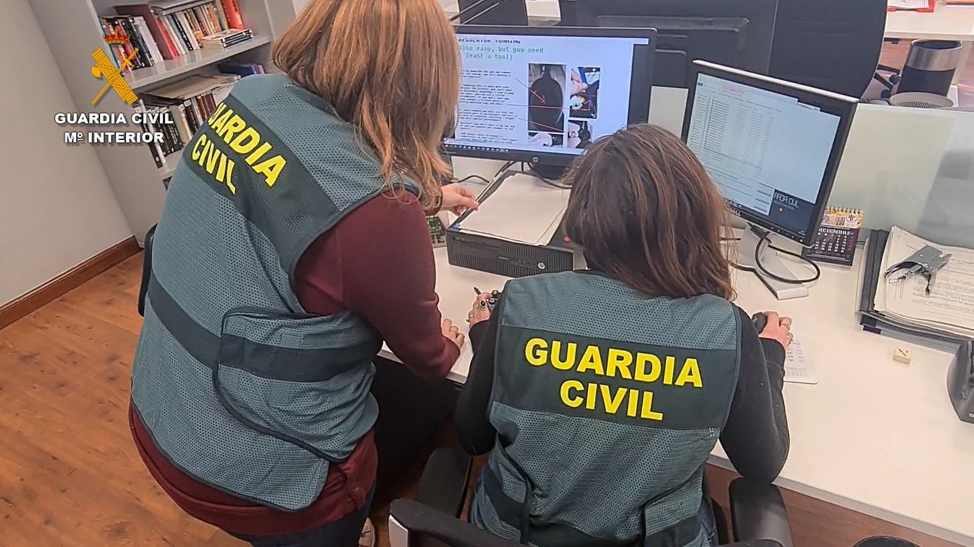 Guardias civiles, durante esta investigación

01/01/2023 Guardias civiles durante esta investigación