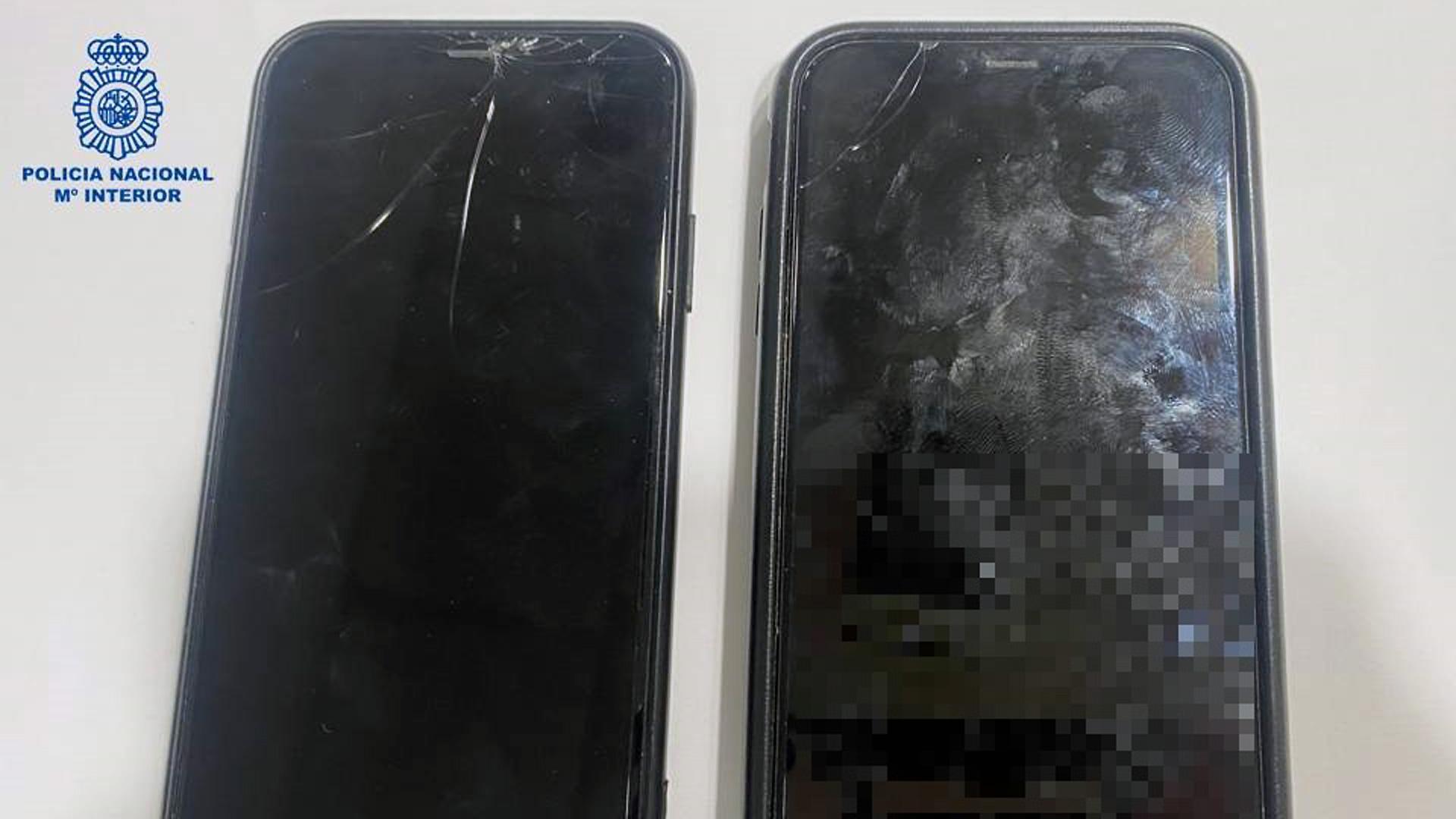 Los dos móviles recuperados