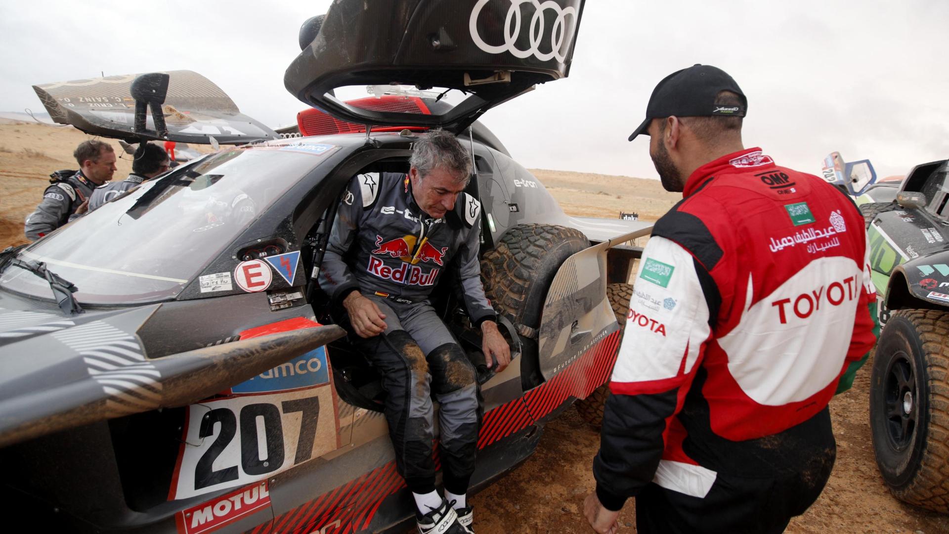 Carlos Sainz tras la suspensión de la carrera a causa de la lluvia