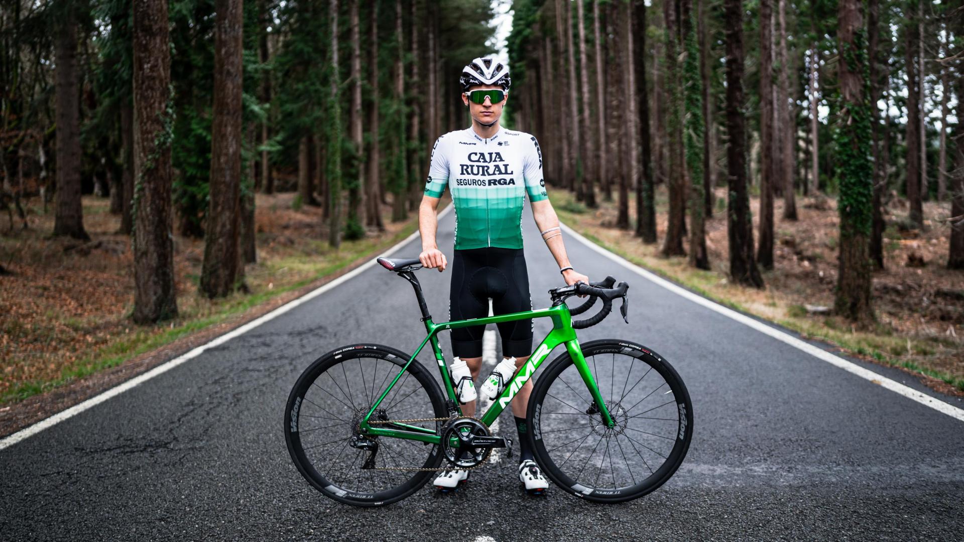 Así es el nuevo maillot del Caja Rural para la temporada 2023.