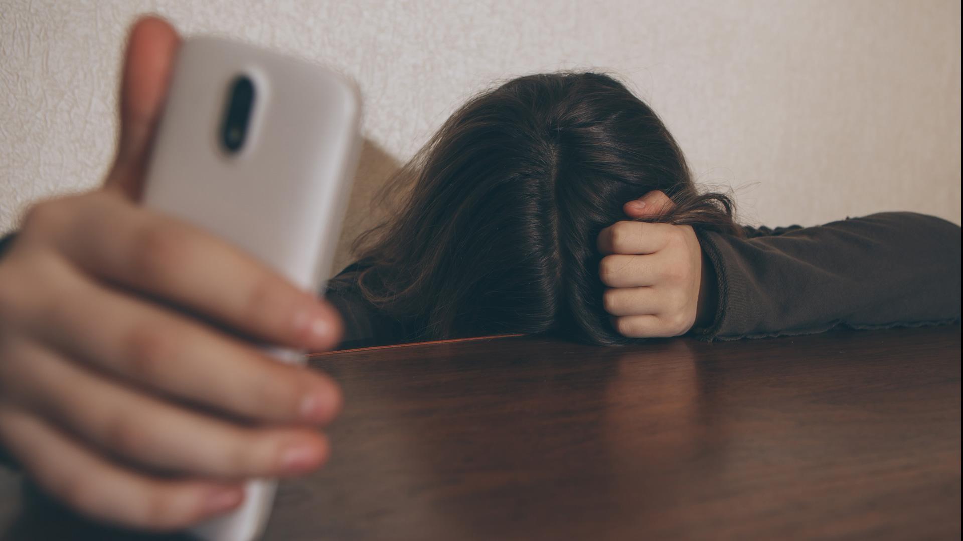 Las interacciones sexuales on line por parte de adultos son una consecuencia negativa del nuevo entorno digital en el que se mueven niños y adolescentes
