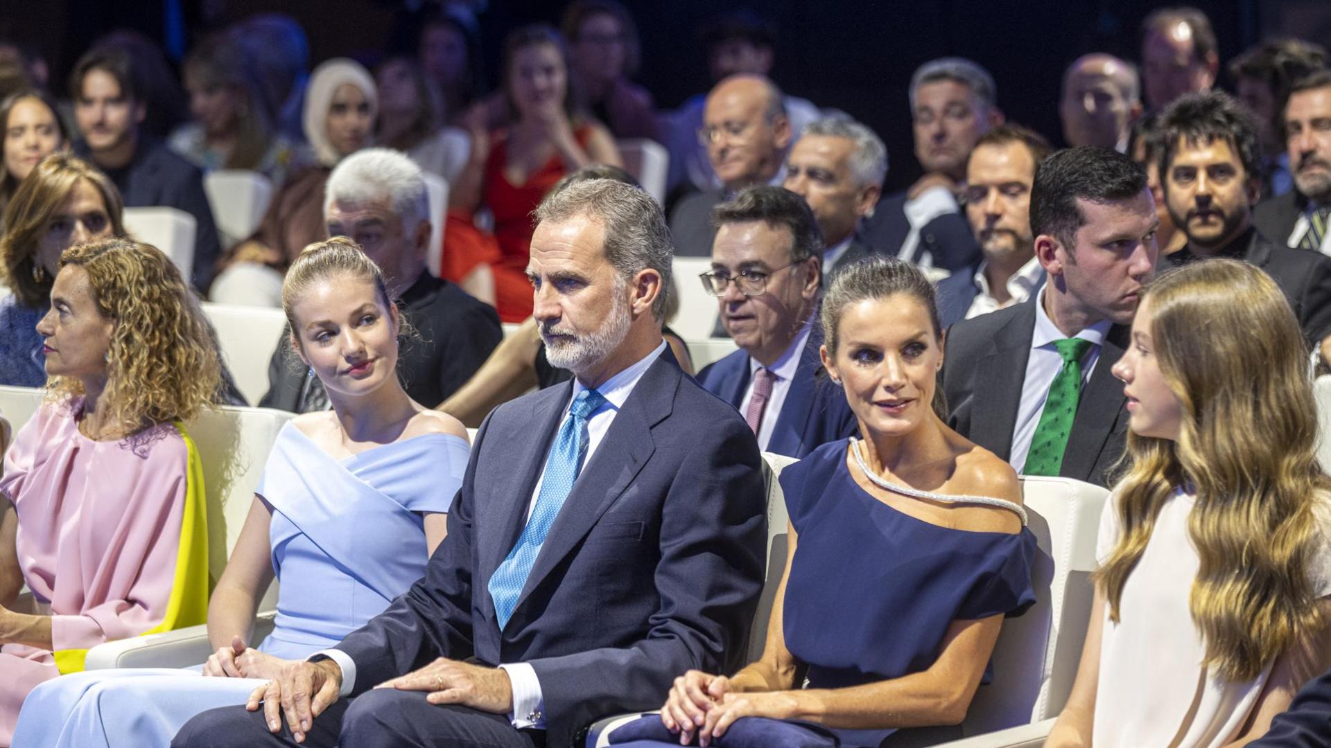 Sus Majestades los Reyes, Felipe y Letizia, acompañados por Sus Altezas Reales la Princesa de Asturias y de Girona y la Infanta Doña Sofía, presiden el acto de entrega de los galardones que otorga la Fundación Princesa de Asturias en cinco categorías, artes y letras, empresa, investigación científica, categoría social y premio internacional que se entregan en el Museo de las Aguas AGBAR, a 4 de julio de 2022, en Cornellà de Llobregat (Barcelona)
