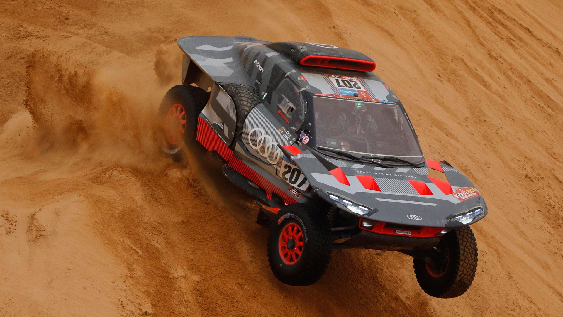 El coche de Carlos Sainz durante la última etapa del Rally Dakar