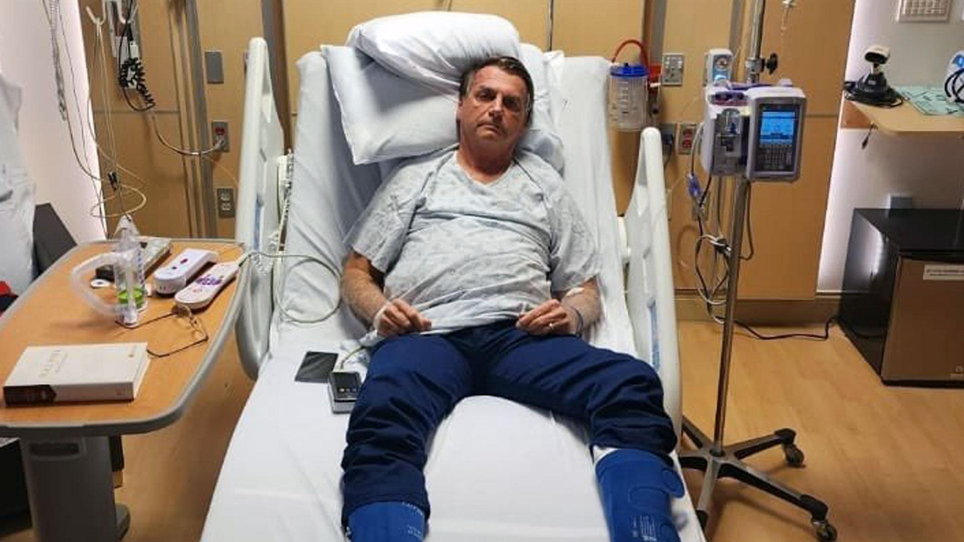 El expresidente de Brasil Jair Bolsonaro, fotografiado durante su ingreso en el hospital AdventHealth Celebration de Orlando (EE UU)