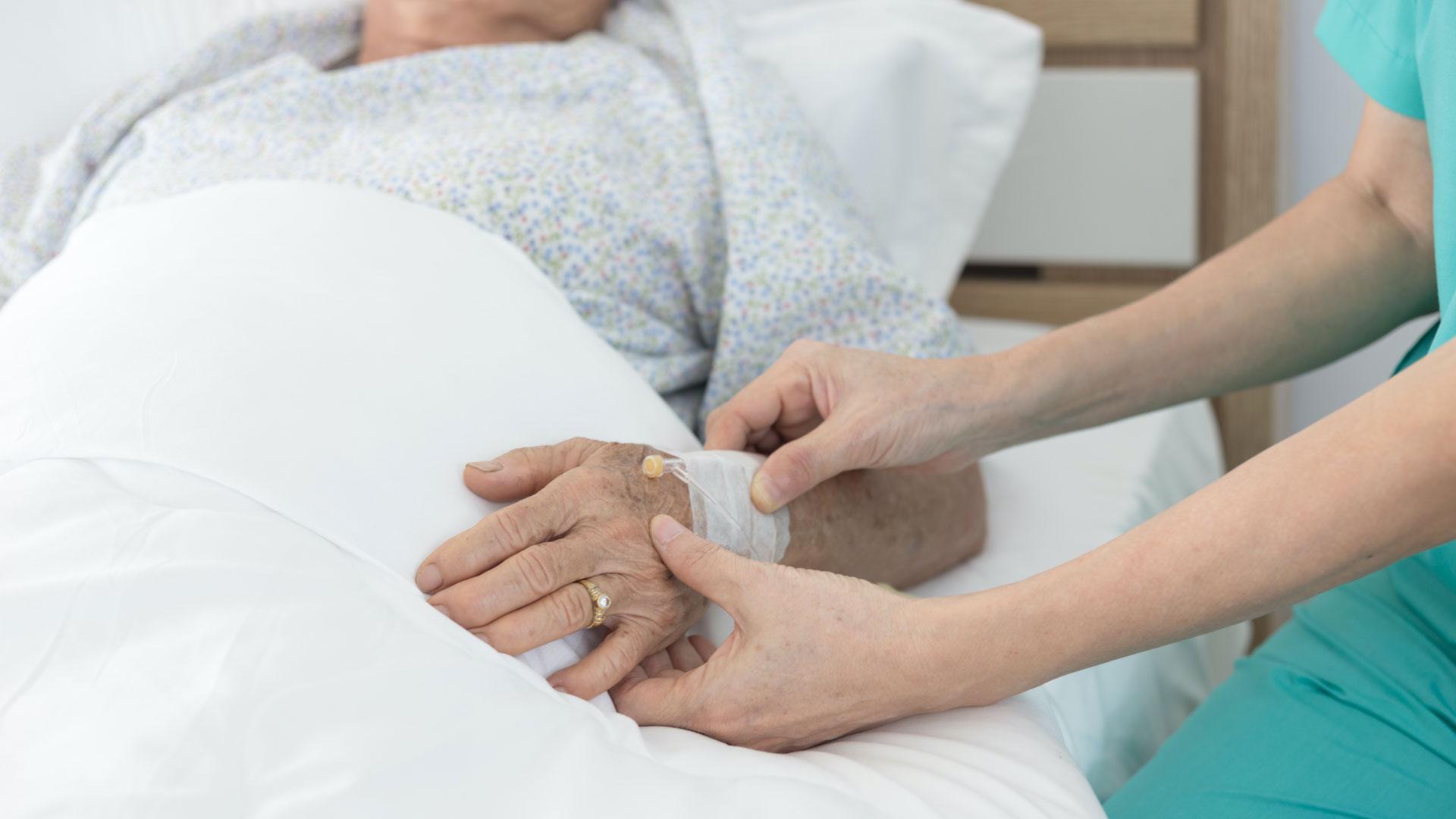 El desarrollo de los cuidados paliativos ha permitido que cada vez más personas con enfermedades en situación avanzada, como el cáncer o las dolencias neurodegenerativas, puedan beneficiarse de una atención integral