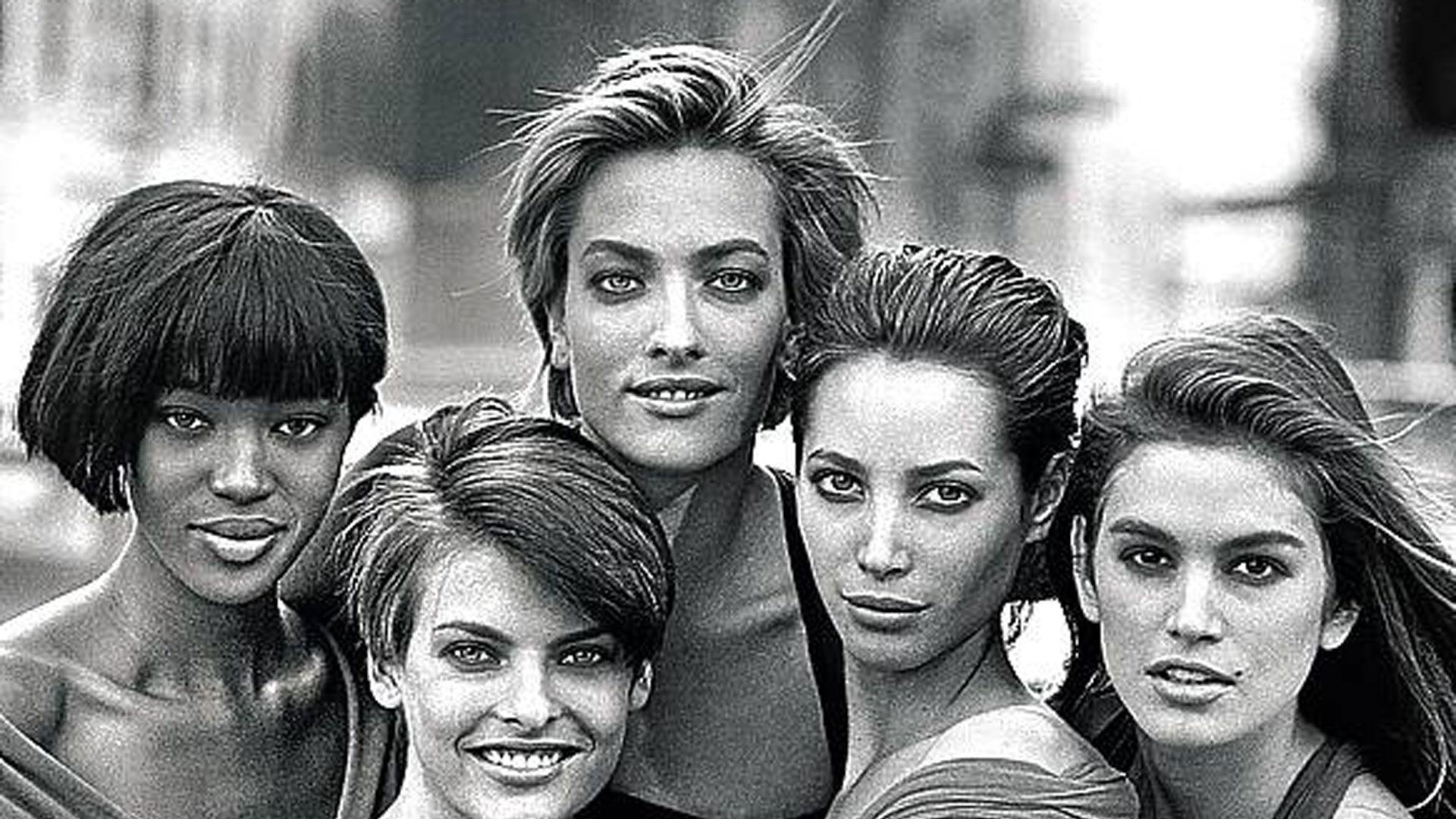 otografía cedida donde se aprecia las modelos de, izquierda a derecha, Naomi Campbell, Linda Evangelista, Tatjana Patitz, Christy Turlington y Cindy Crawford, en Nueva York en 1990