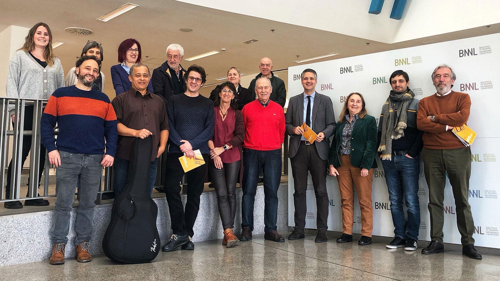 Ignacio Apezteguía, junto con la dirección del Servicio de Bibliotecas, en el encuentro mantenido con entidades y personas participantes en la programación