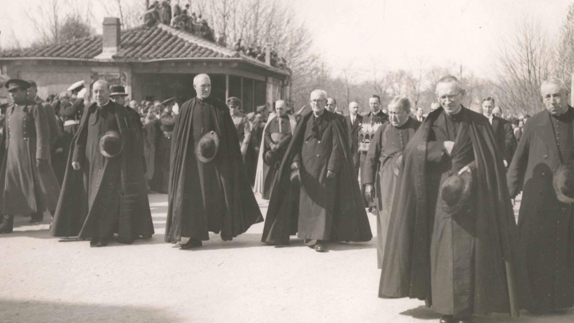 La fotografía que recoge el recibimiento a la reliquia en 1941