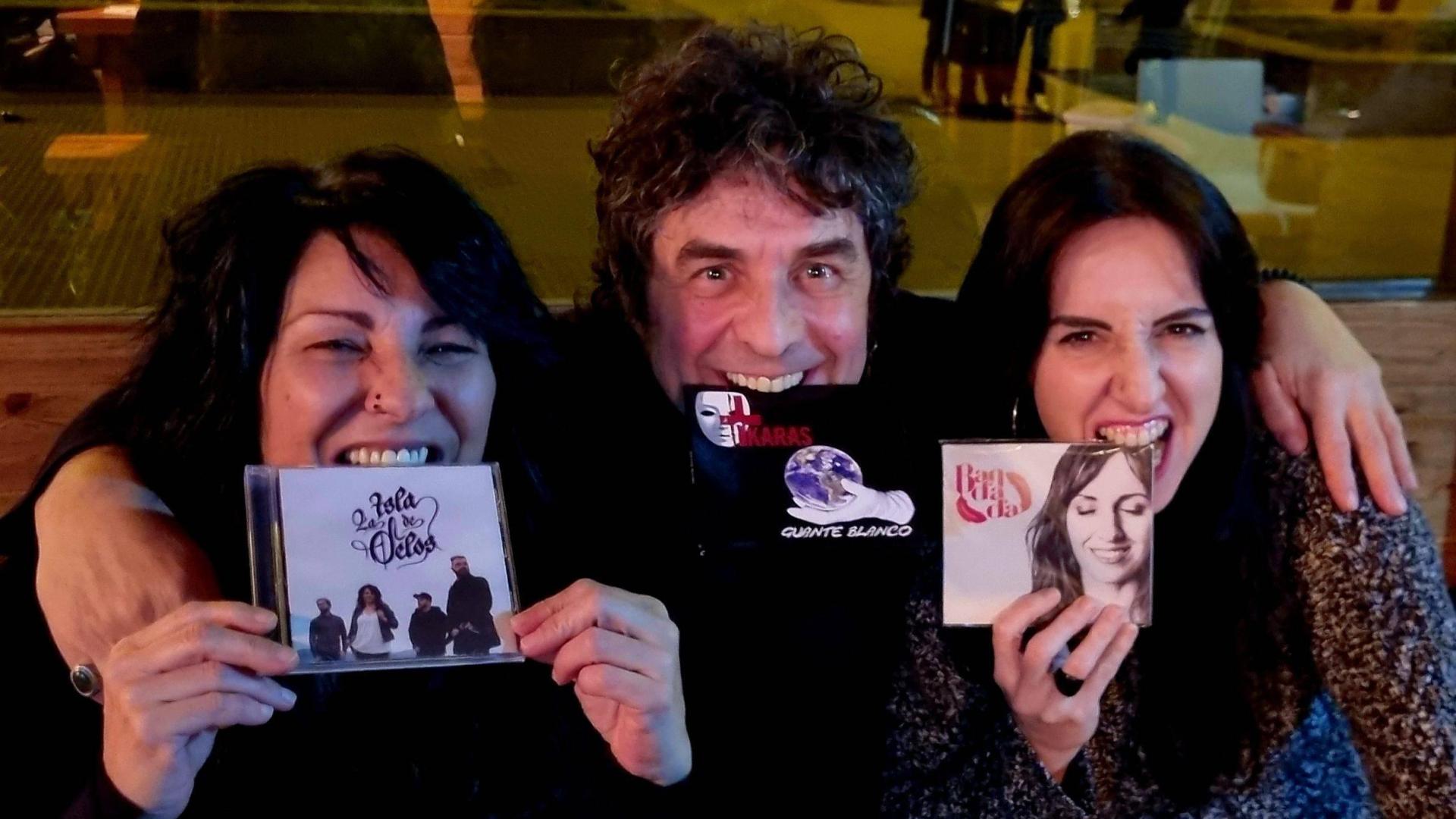 Desde la izq.: Delia Oloriz (La isla de Delos), Juantxo Foto-Rock (+Karas) y Marian Ruiz (Bandada).