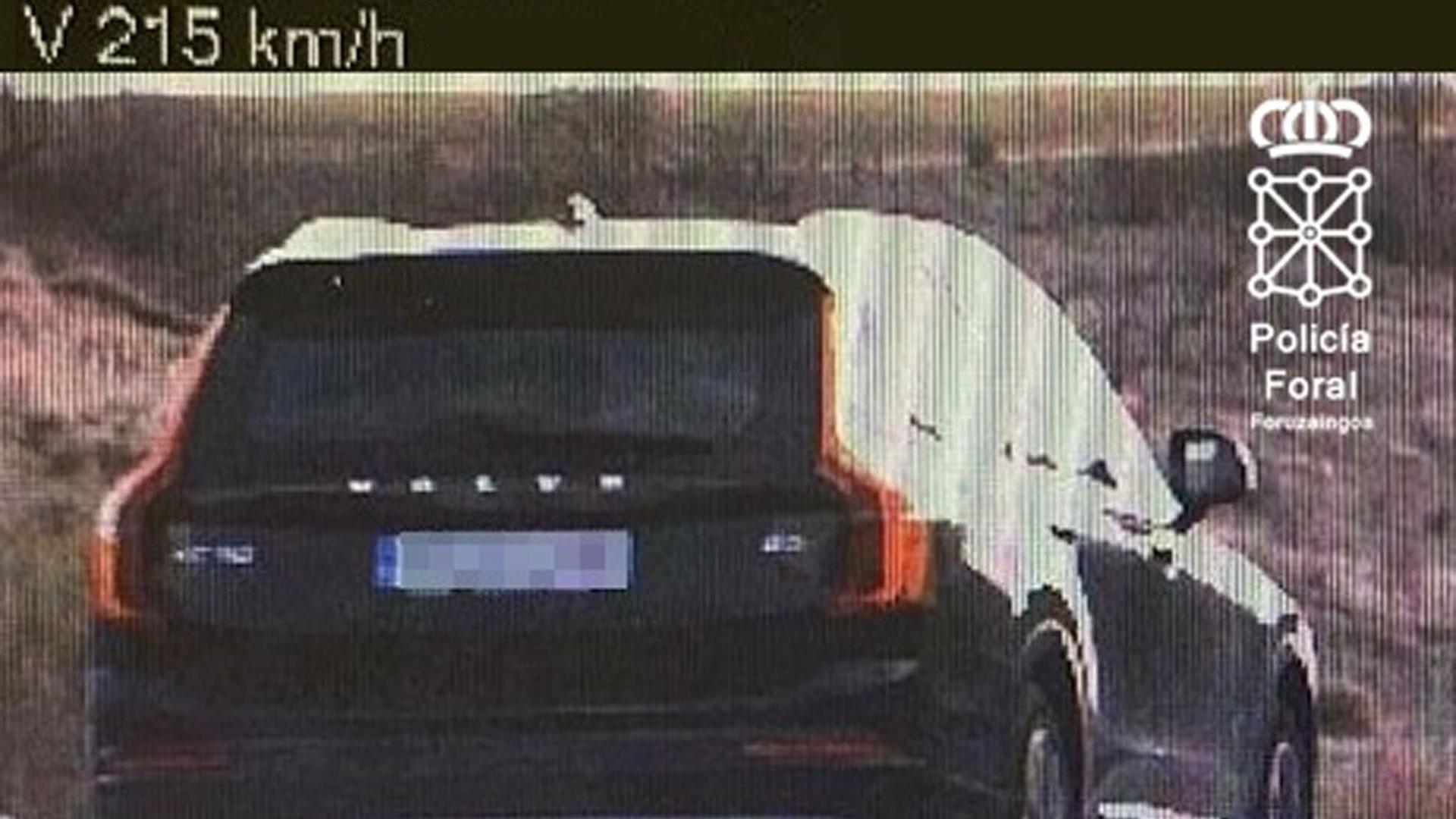 Vehículo captado a 215 km/h por la AP15