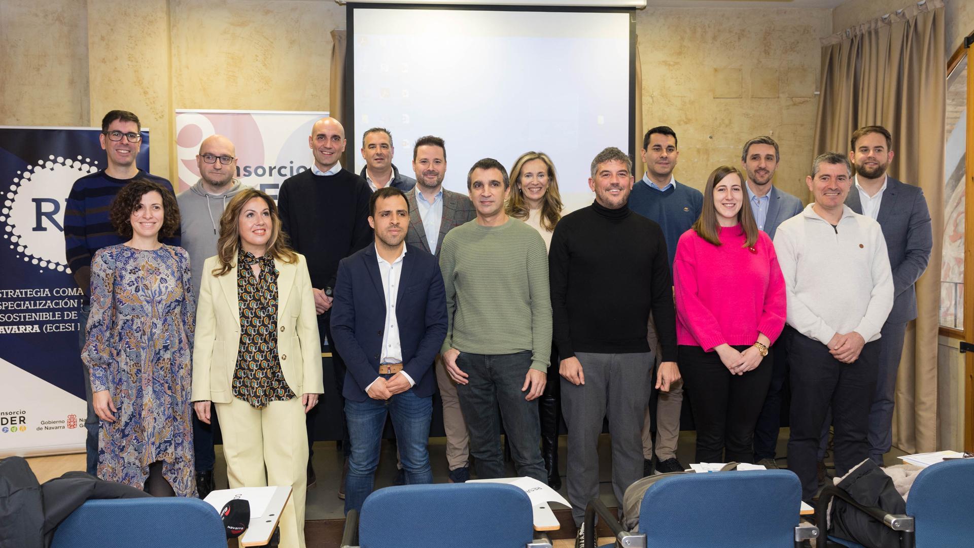 Participantes, promotores y mentores del programa Ribera Nexo posaron juntos durante la presentación ayer de los proyectos impulsados durante los últimos 6 meses.