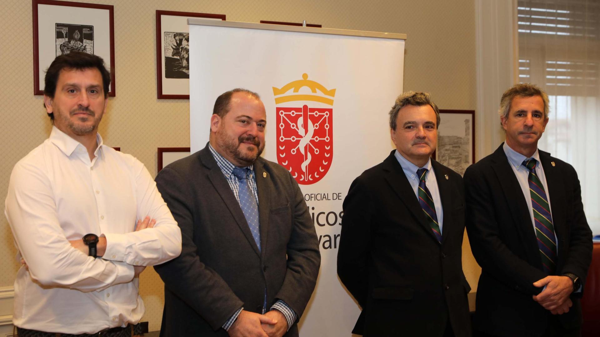 Miembros de la junta del Colegio de Médicos durante la presentación del estudio. De izquierda a derecha: Carlos Beaumont (vicesecretario), Julio Duart (secretario), Rafael Teijeira (presidente) y Tomás Rubio (vicepresidente).