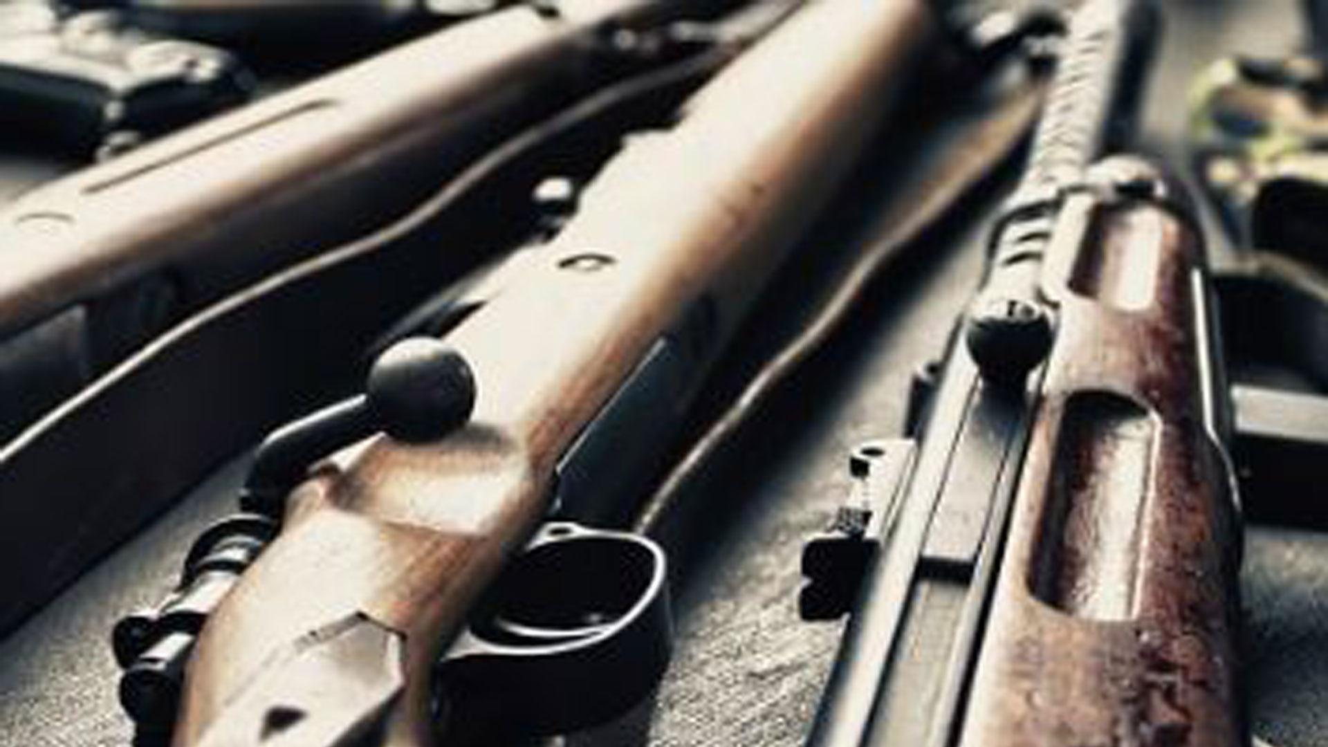 Imagen de archivo de varias armas antiguas