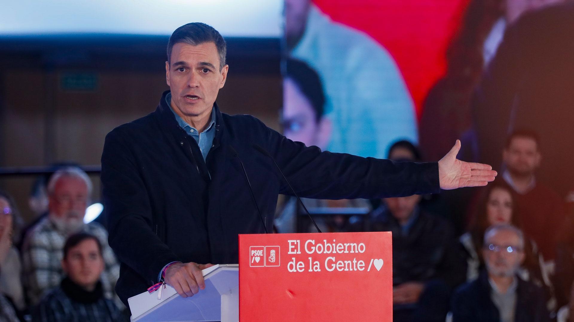 Pedro Sánchez, durante un acto de precampaña en apoyo al actual alcalde de Sevilla