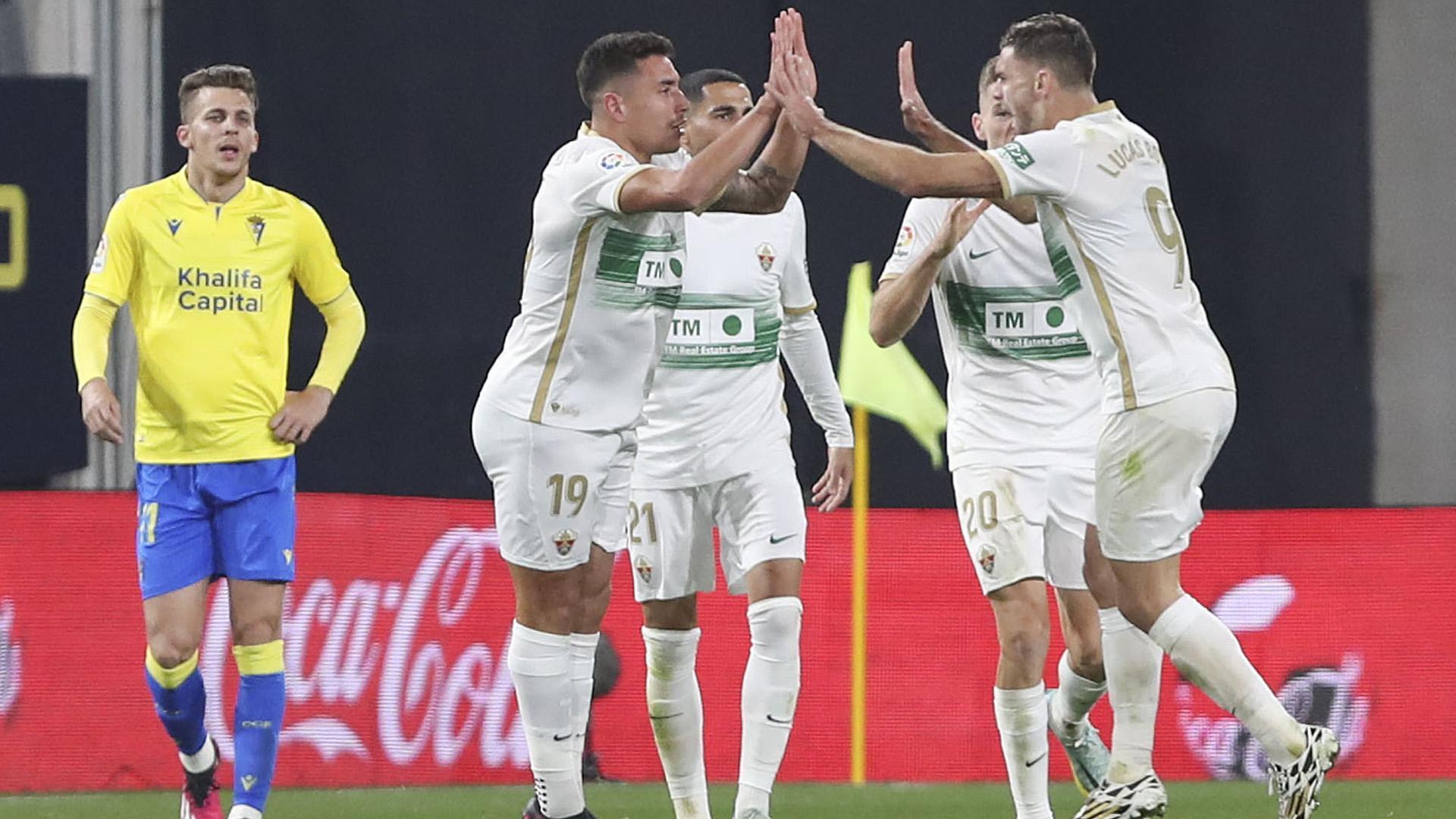 Los jugadores del Elche celebran el tanto de Ezequiel Ponce que supuso el empate en el Nuevo Mirandilla.