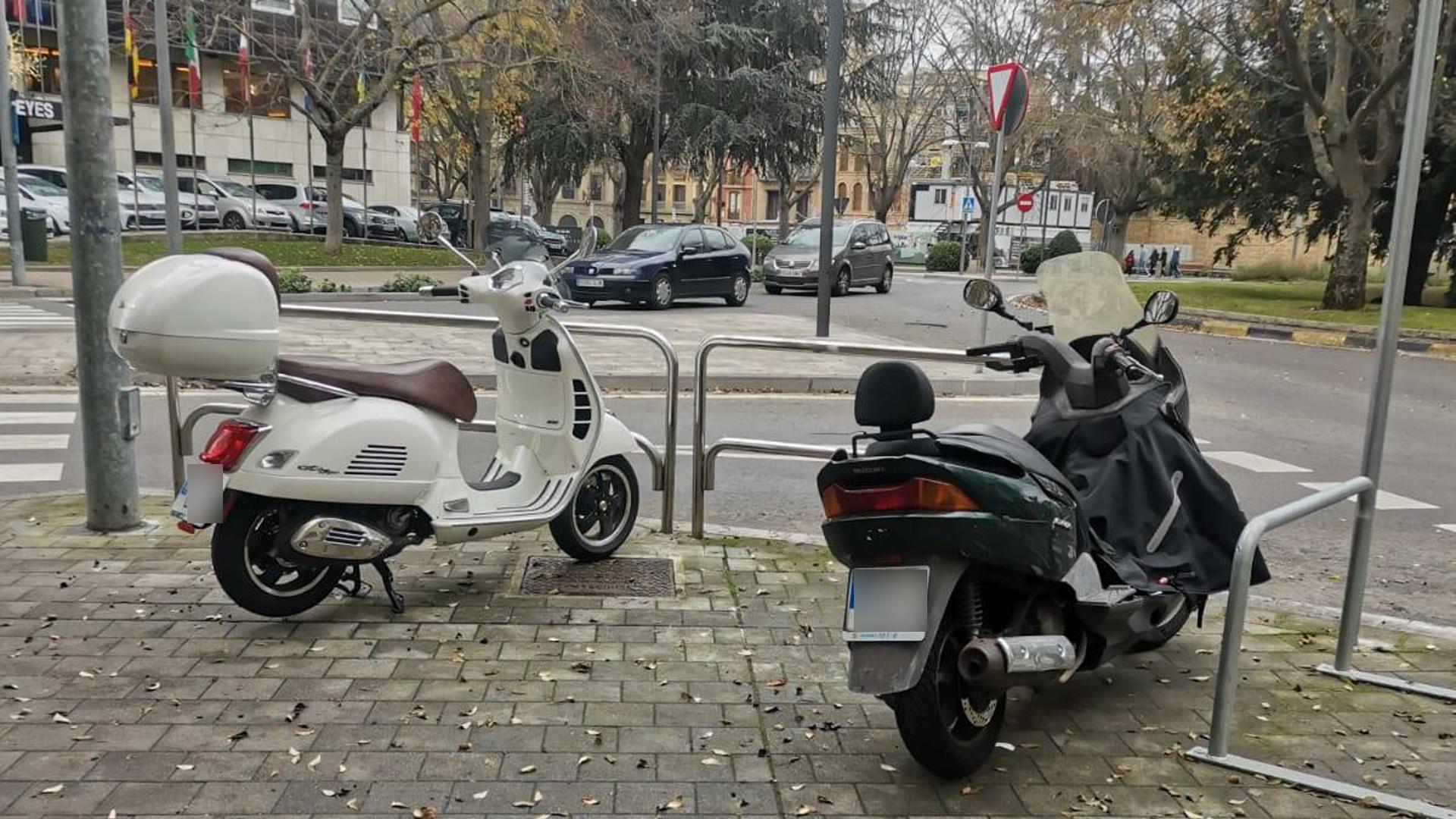 Imagen en la que un vecino de Pamplona denuncia la situación en la calles José Alonso y Navas de Tolosa.