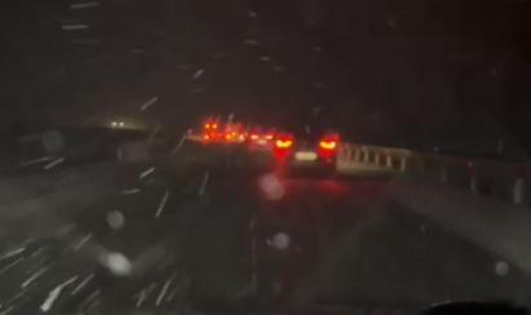 Vídeo: así se circulaba por la Autopista de Navarra a la altura de Tafalla durante la nevada de este miércoles