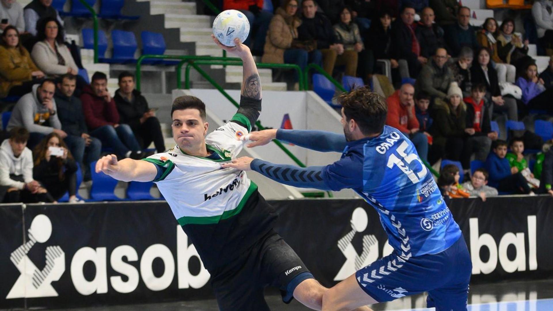 Eduardo Hernández, lateral derecho del Helvetia Anaitasuna, durante un duelo anterior