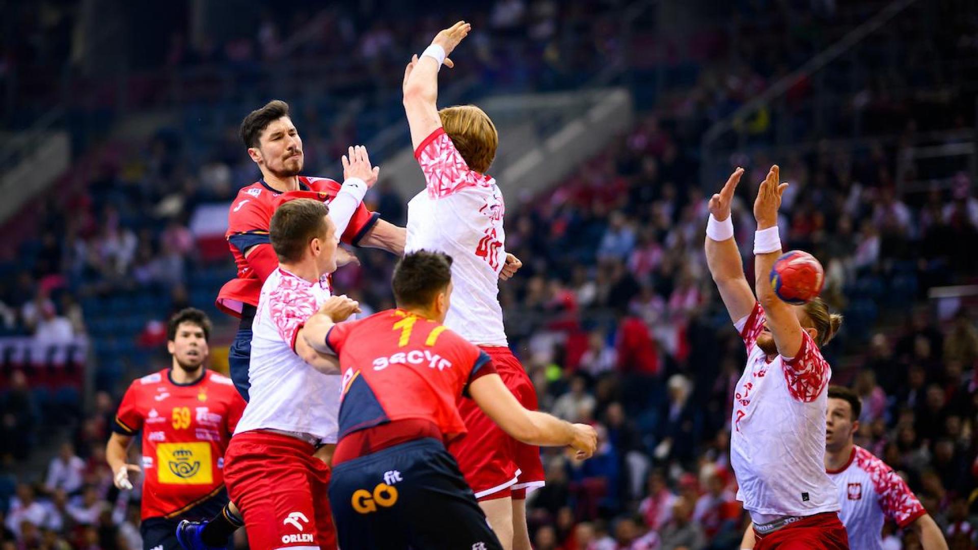 Los 'Hispanos' dan un paso firme en el Mundial con su victoria ante Polonia
