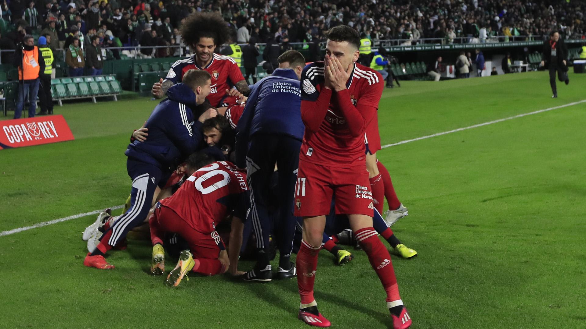 Kike Barja, uno de los destacados en el partido contra el Betis, emocionado en la celebración del triunfo
