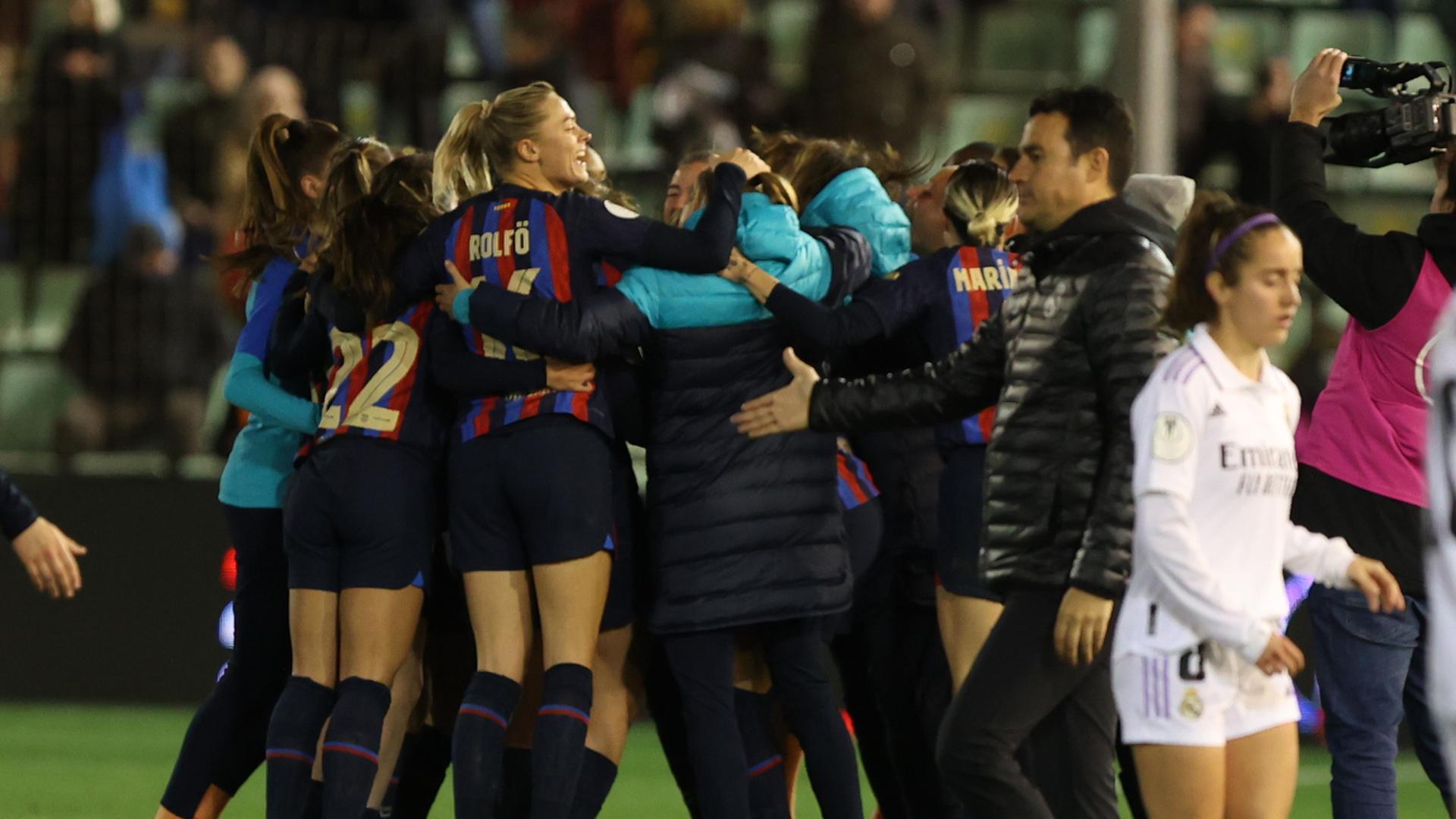 Las jugadoras del Barcelona celebran el pase a la final de la Supercopa