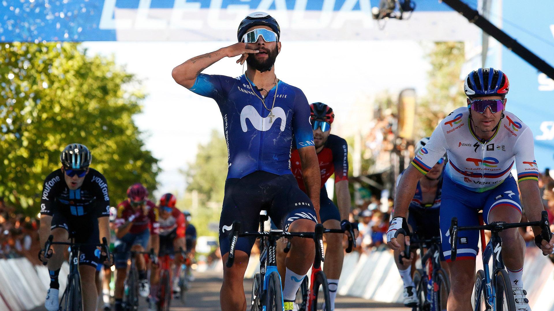 Fernando Gaviria celebra la primera victoria del Movistar