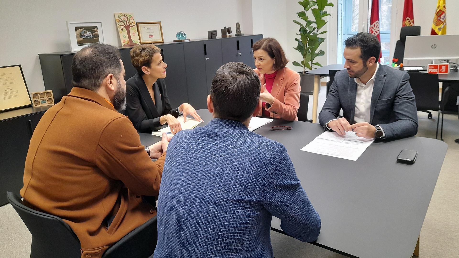 Una imagen del encuentro de este viernes entre la presidenta del Gobierno de Navarra y secretaria general del PSN, María Chivite, y la portavoz del Grupo Socialista en el Senado, Eva Granados