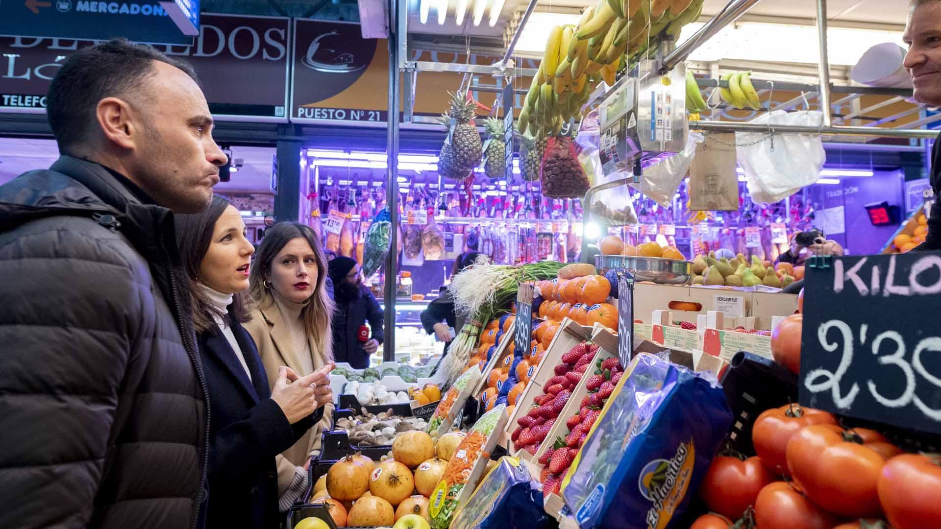 Ione Belarra visitó esta semana el mercado de Puente de Vallecas con el candidato de Podemos a la alcaldía de Madrid, Roberto Sotomayor
26 ENERO 2023;MADRID;BELARRA;MERCADO MUNICIPAL;PUENTE DE VALLECAS
Alberto Ortega / Europa Press
26/01/2023 26 ENERO 2023;MADRID;BELARRA;MERCADO MUNICIPAL;PUENTE DE VALLECAS