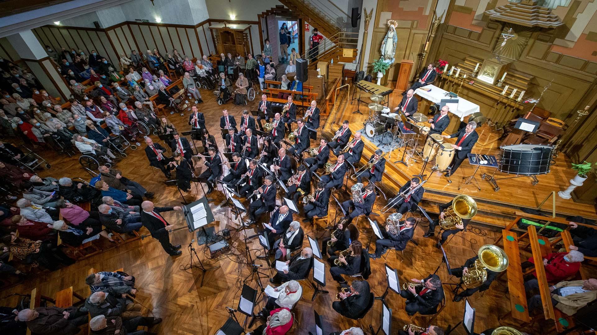 Fotos del concierto de la Pamplonesa y Voces de Oro en la Casa de la Misericordia de Pamplona.