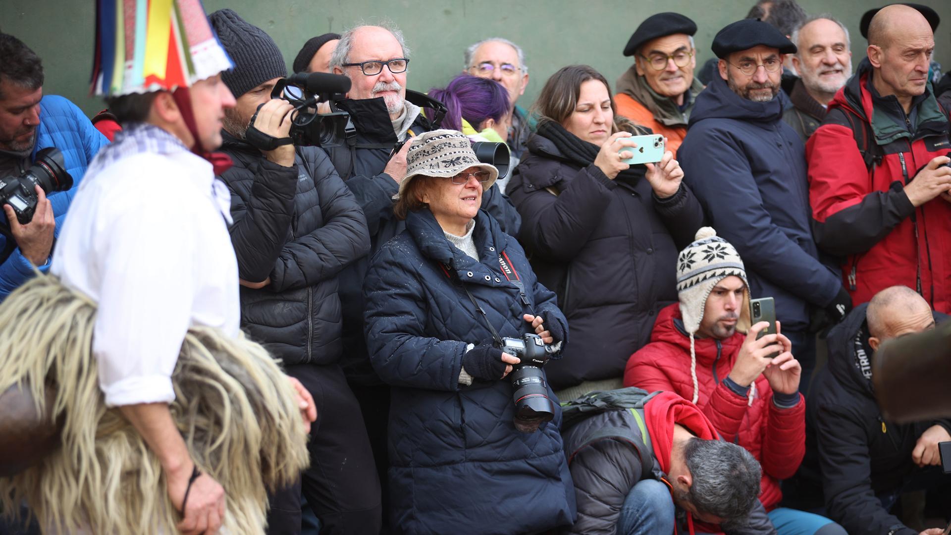 Con gorro, gafas y una cámara, Cristina García Rodero