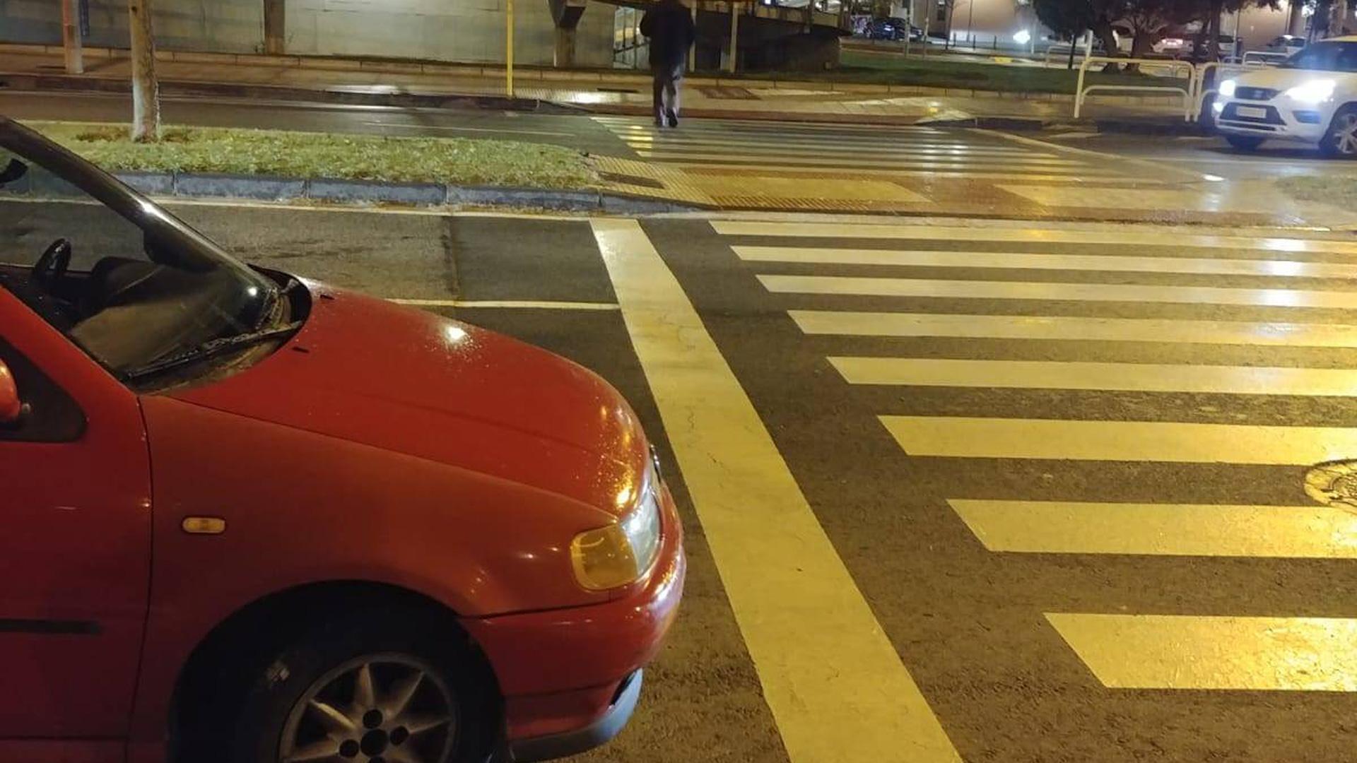 Imagen del paso peatonal que requiere de ajustar a Ordenanza